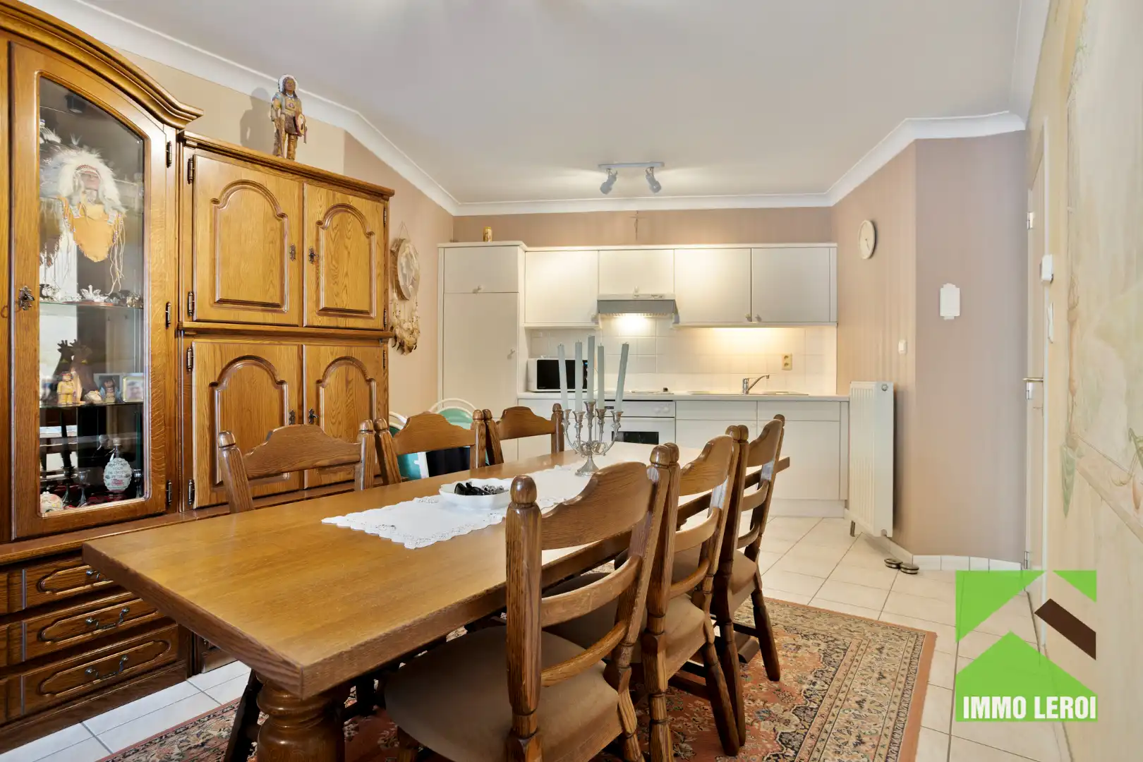 Gezellig ingericht appartement met garage en tuin foto 6