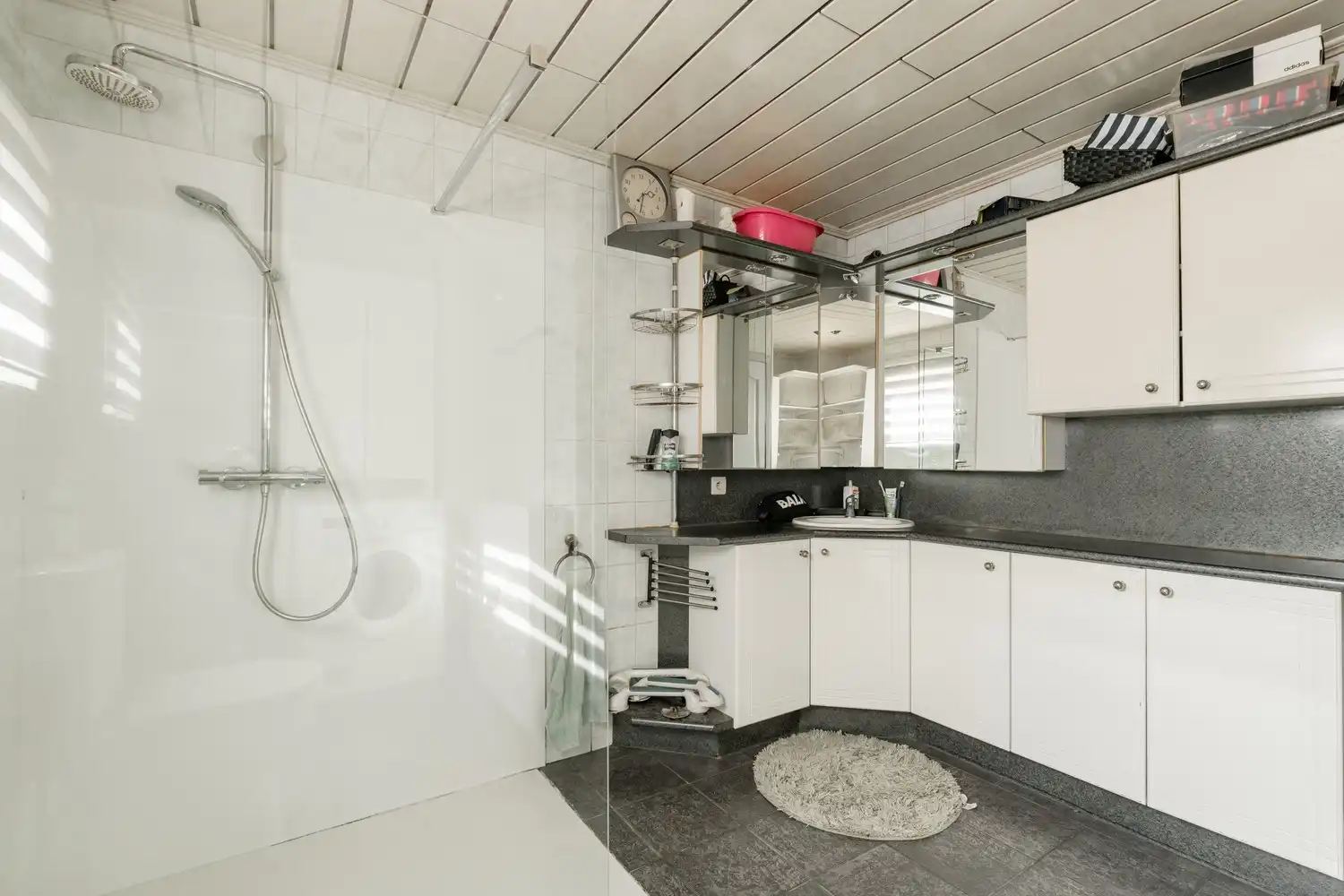 Leuke op te frissen woning 3 SLK woning in een doodlopende straat! foto 15