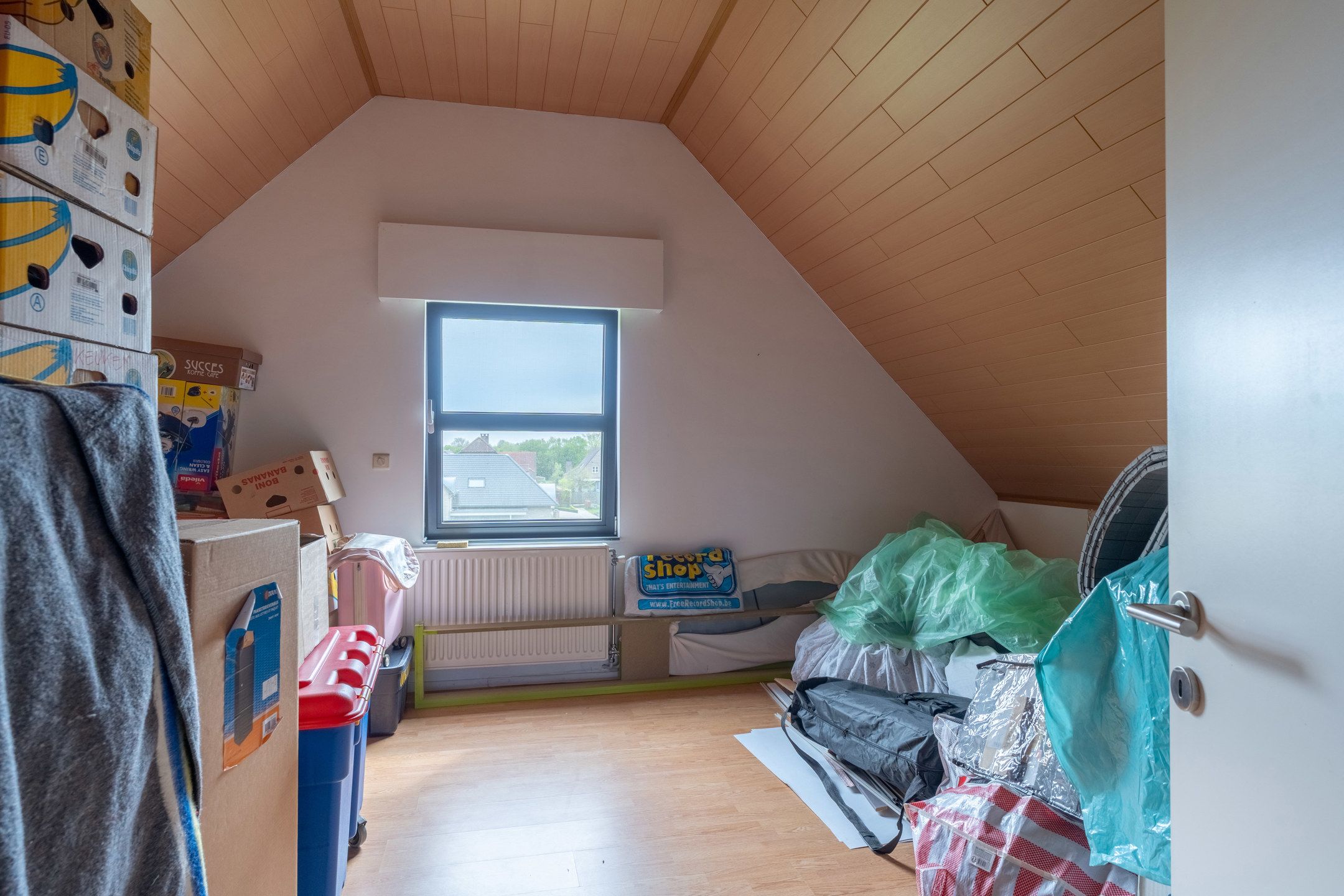 Verrassend ruime gezinswoning met 6 slaapkamers, 2 badkamers en garage. foto 28
