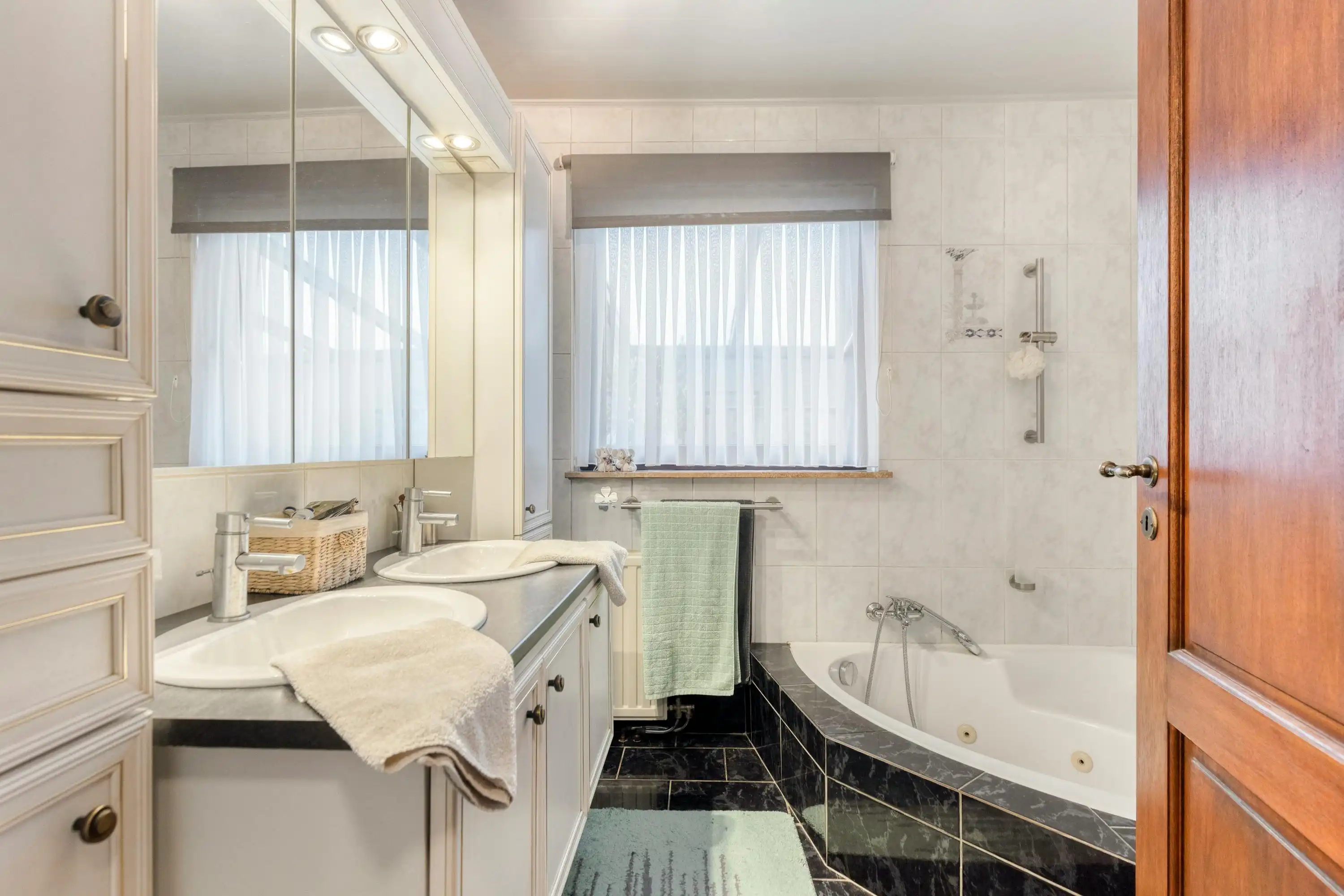 Charmante woning op toplocatie te koop in Sint-Job (Brecht)! foto 11