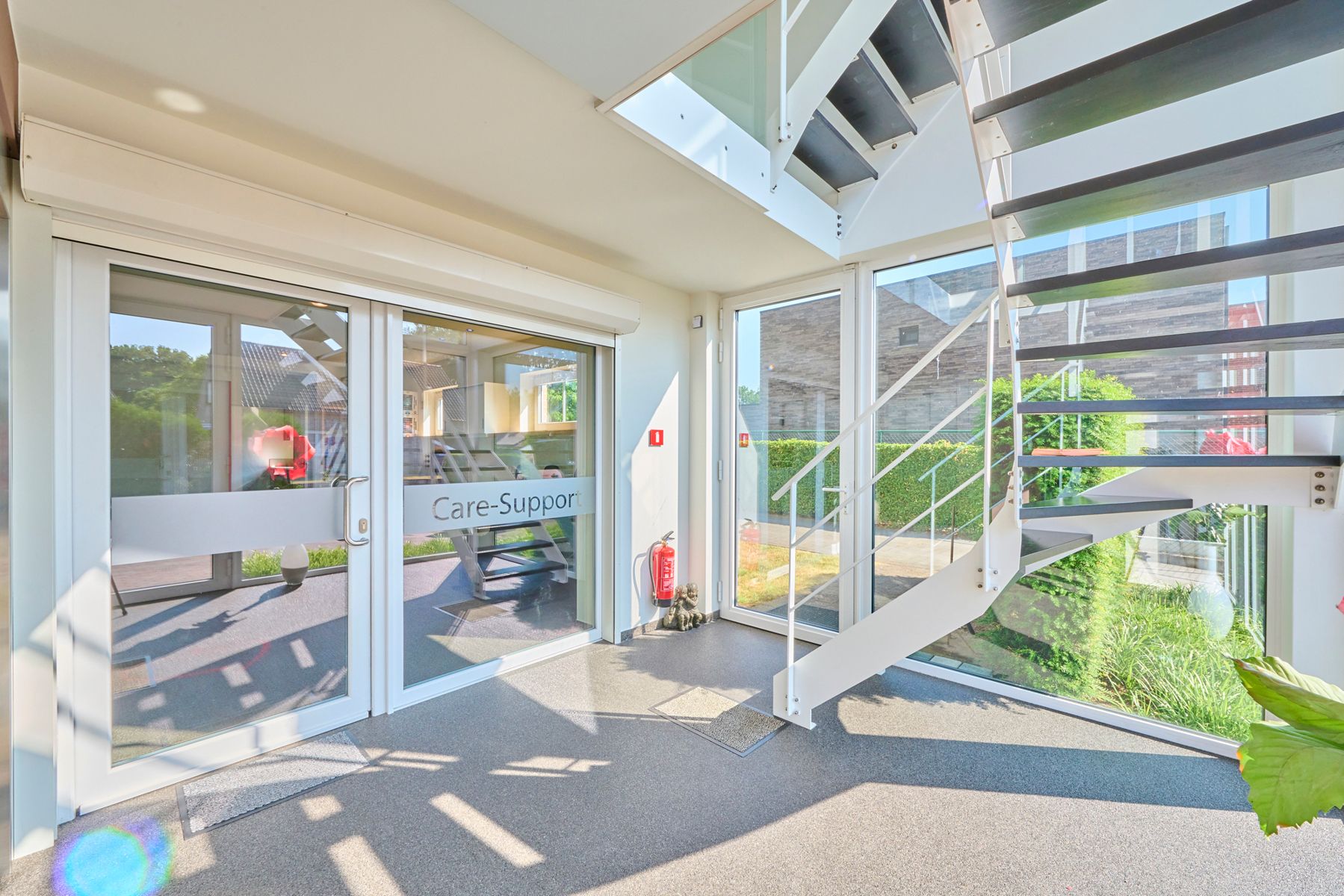 Exclusieve woning met handelzaak,appartement, zwembad en lift. foto 25