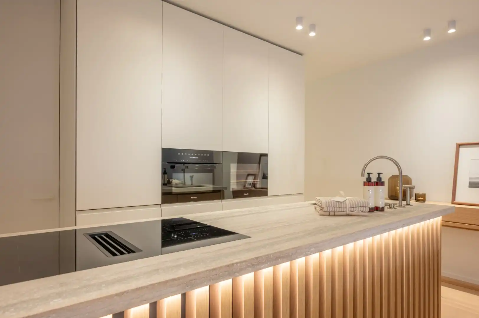 Subliem gerenoveerd appartement met 3 slaapkamers foto 9