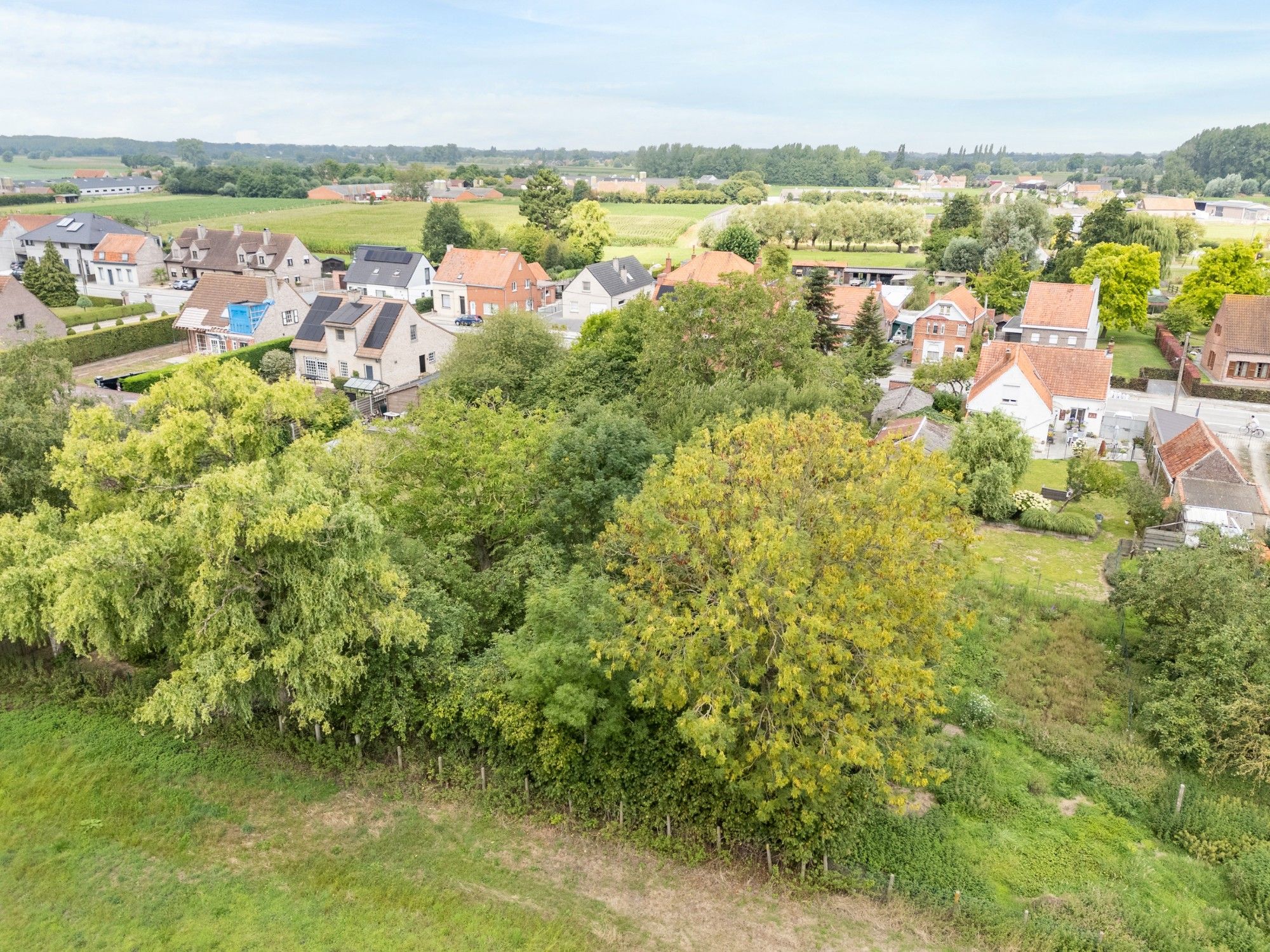 GOED GELEGEN WONING met LANDELIJK UITZICHT op 1789 M² foto 2