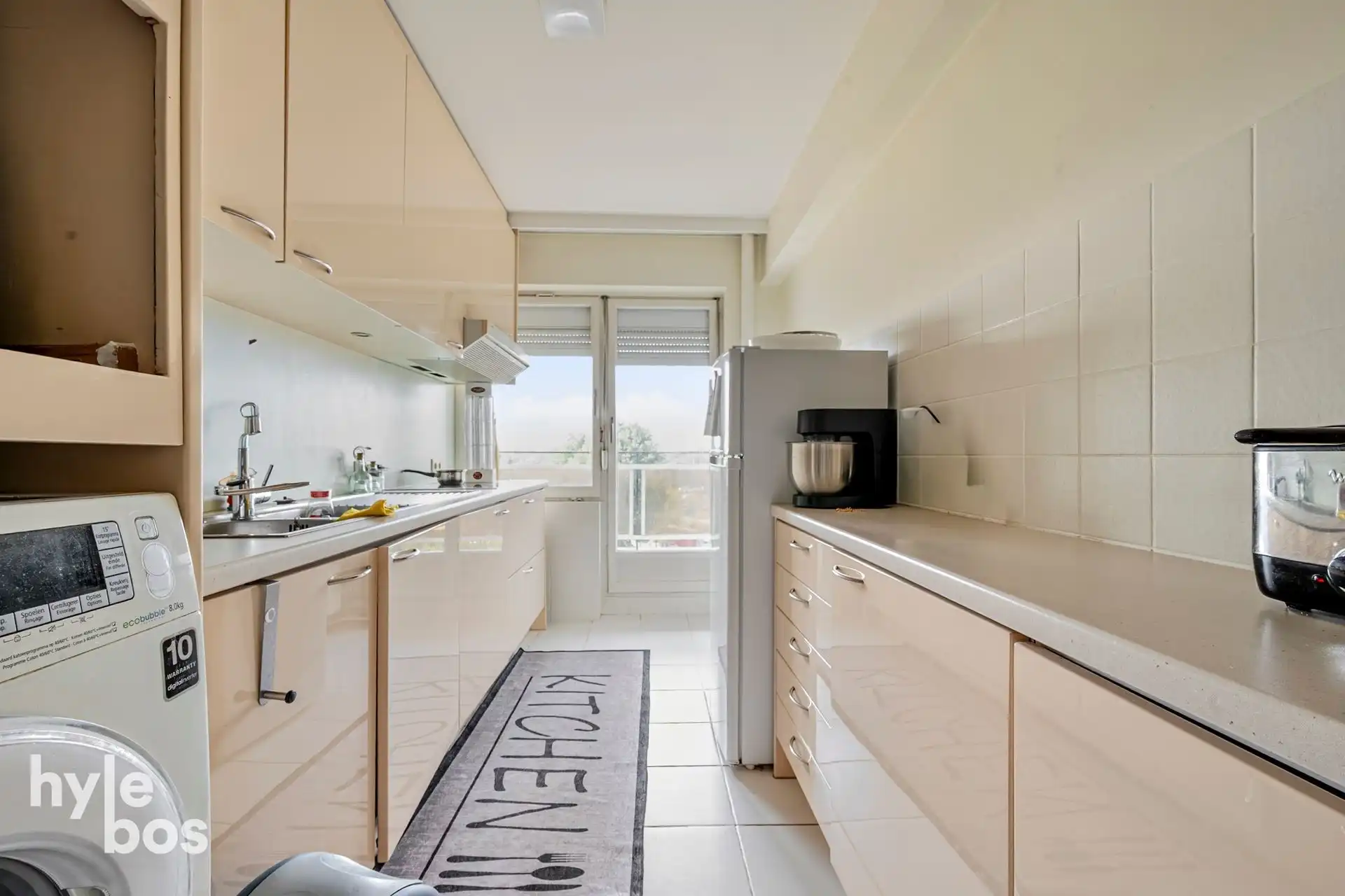 Ruim instapklaar 2 slaapkamer appartement met garage foto 12