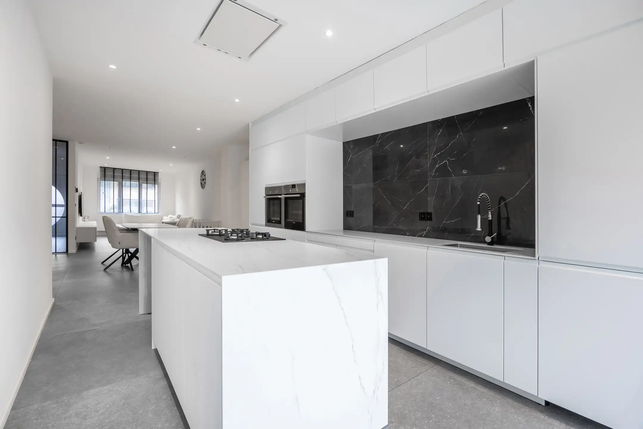 Volledig gerenoveerde woning in het hart van Wijnegem foto 9