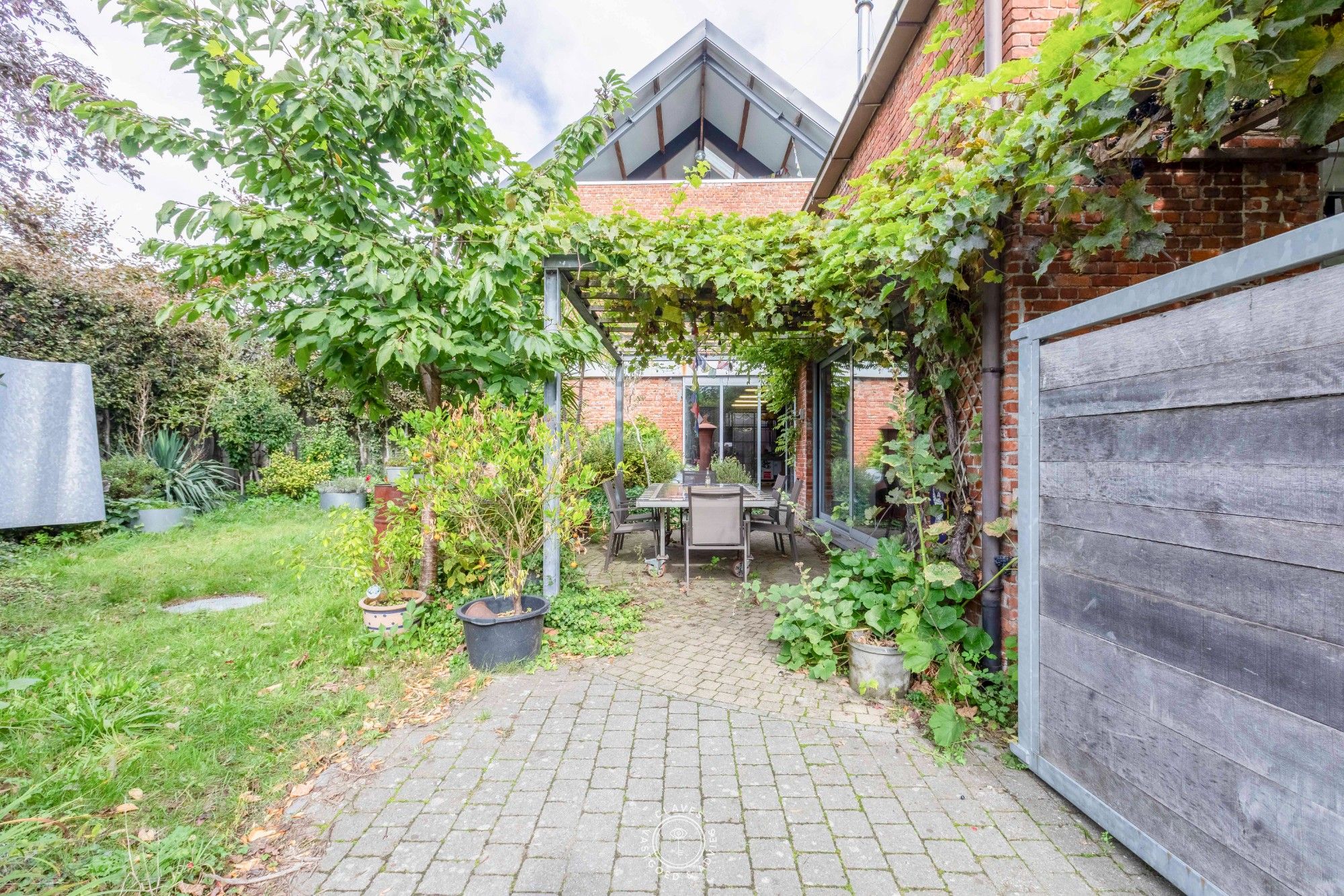 Multifunctioneel woonhuis met magazijn/kantoor en tuin foto 16