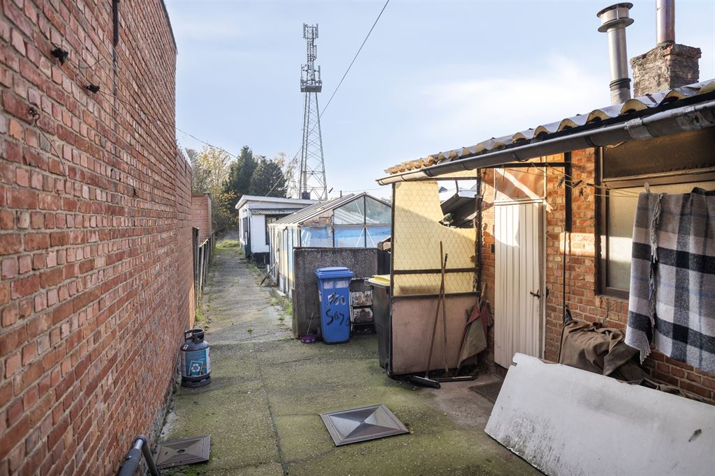 Te renoveren woning op een gunstige locatie foto 12