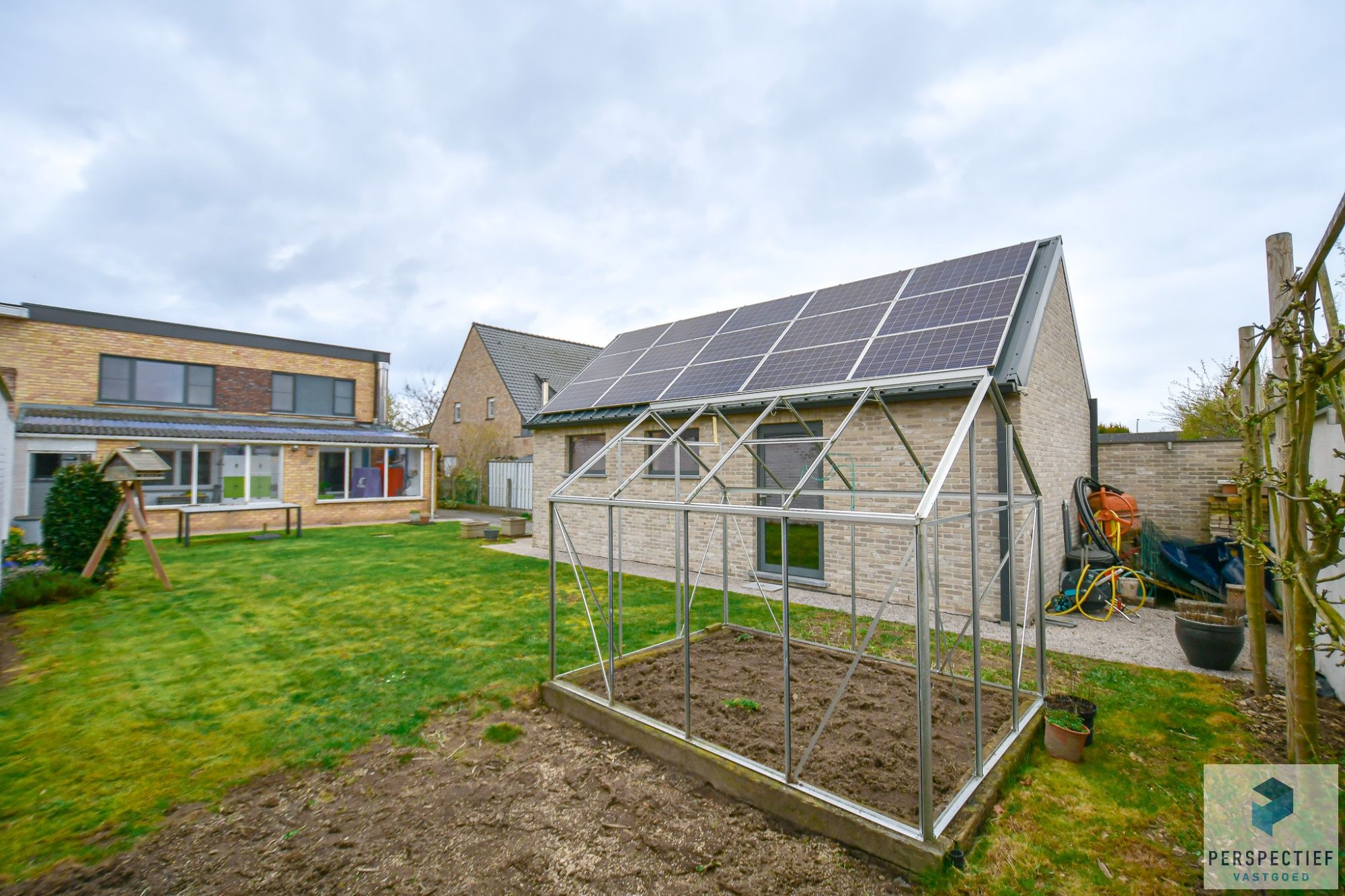 BEZOEKMOMENT ZATERDAG 10/01 VAN 13U30 TOT 15U | Rustig gelegen ruime halfopen woning met recent bijgebouw/garage op 454m² foto 2