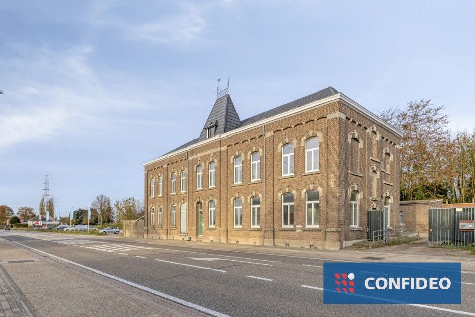 Eengezinswoning in historische site foto {{pictureIndex}}