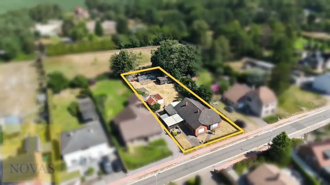 Landelijk gelegen woning op een perceel van 15 are, 23m straatbreedte foto 2