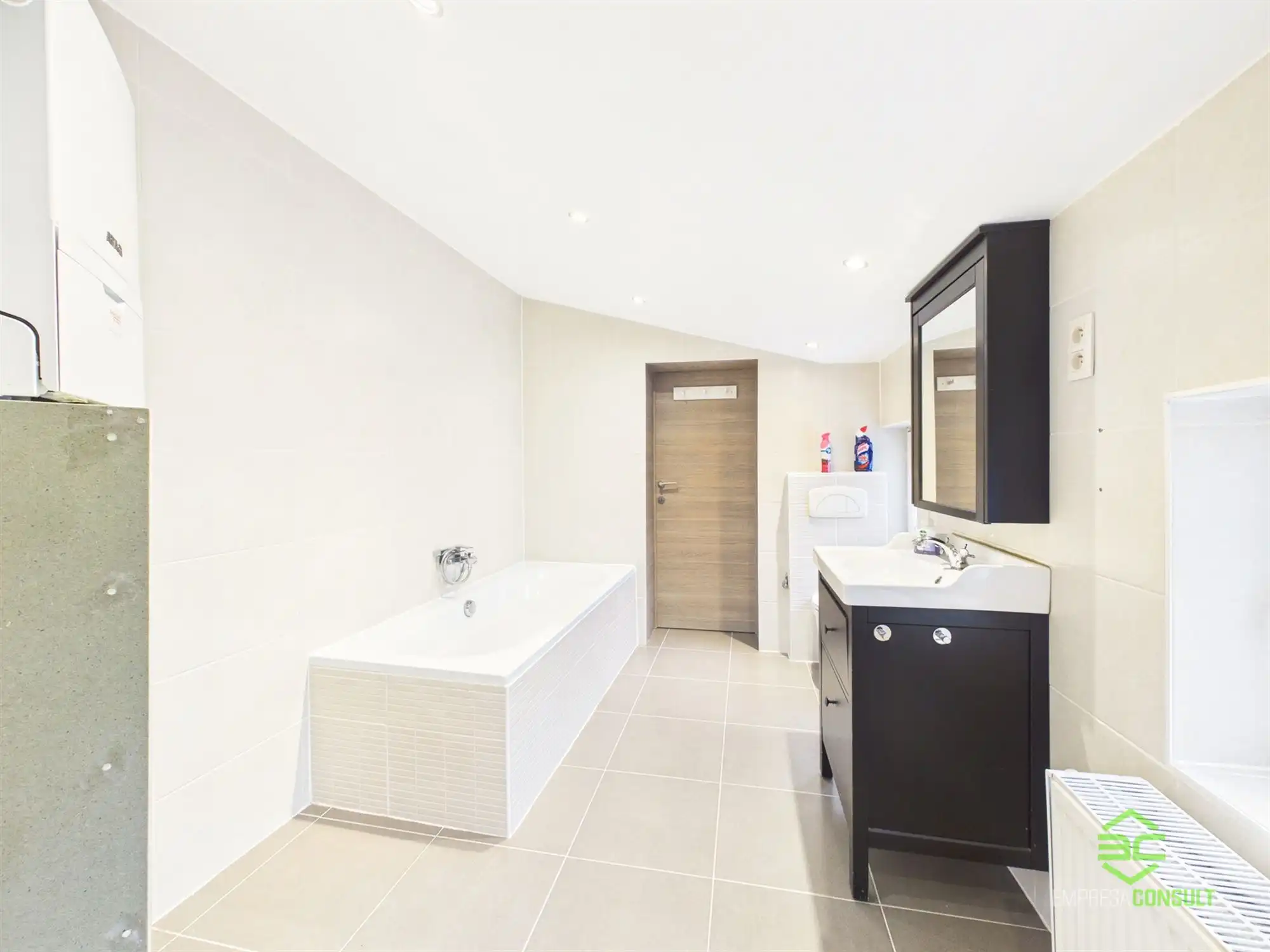 Gerenoveerde rijwoning met 3 slpk in het centrum! foto 9