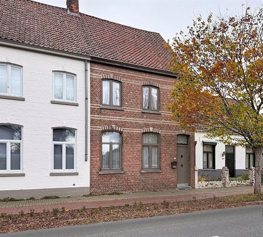 Hoofdfoto van de publicatie: Ruime gezinswoning met grote garage en lange oprit in Dudzele