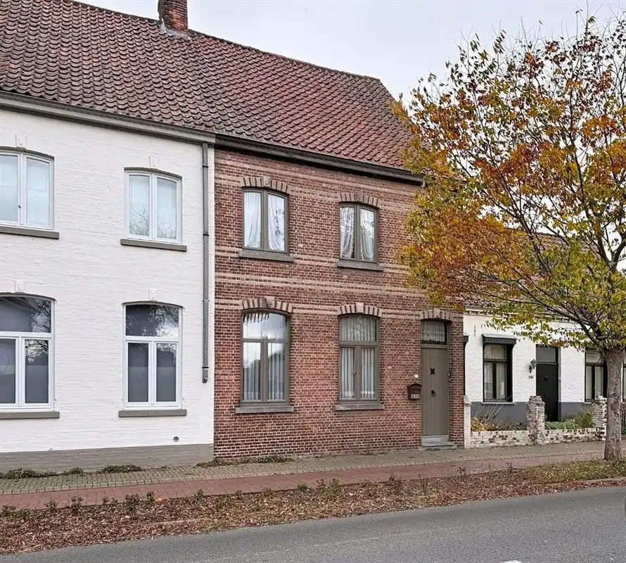 Hoofdfoto van de publicatie: Ruime gezinswoning met grote garage en lange oprit in Dudzele