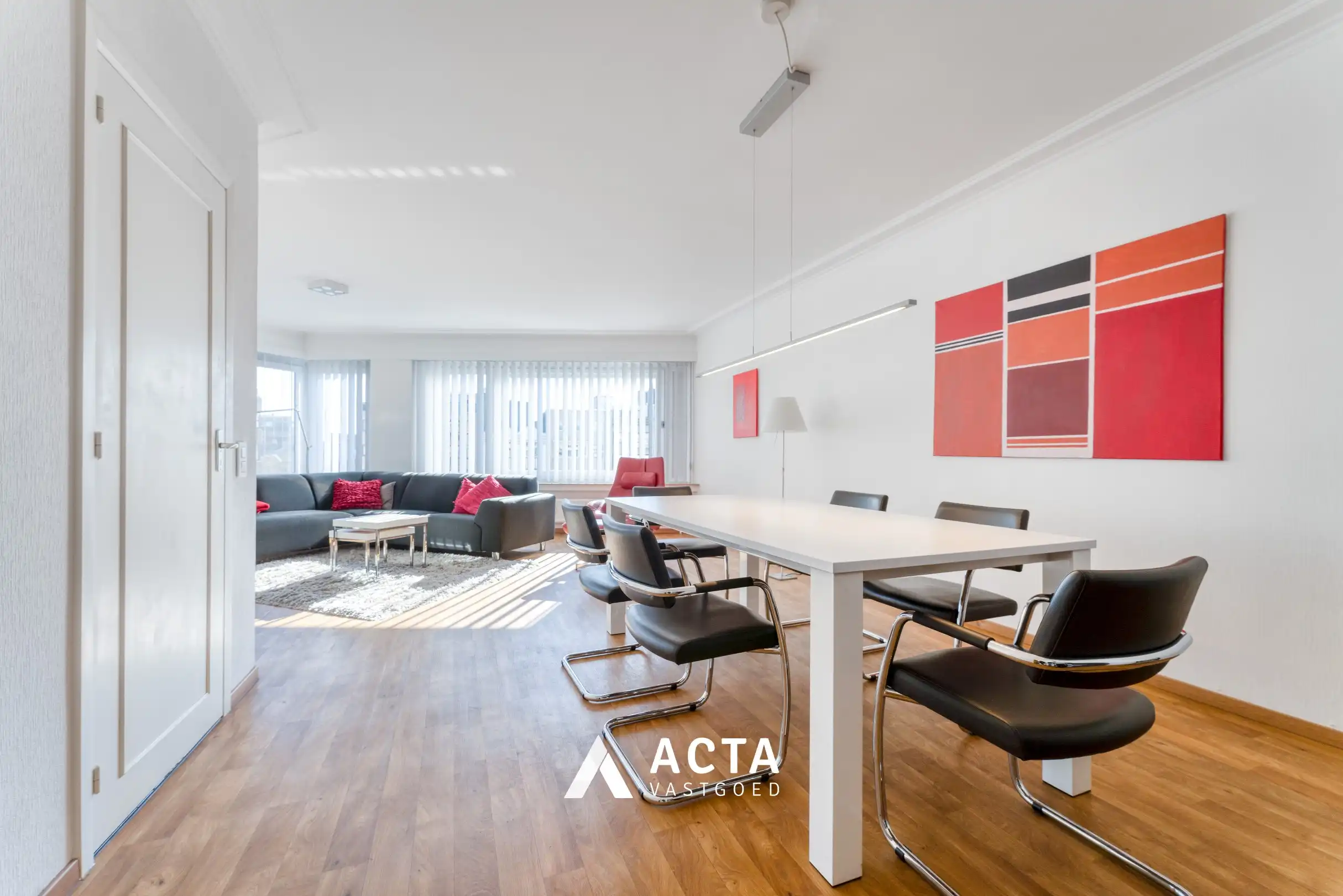 Instapklaar appartement met twee slaapkamers op het Leopold I Plein foto 2