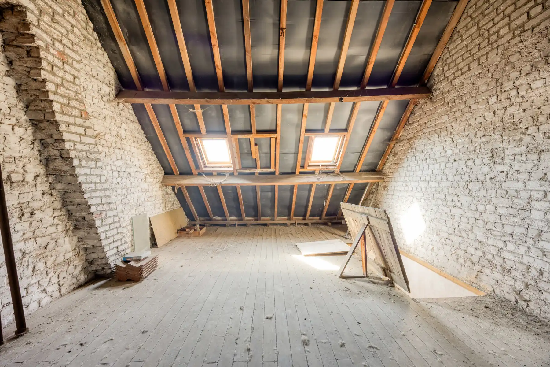 TE KOOP - gesloten bebouwing met 2 slaapkamers en tuin foto 12