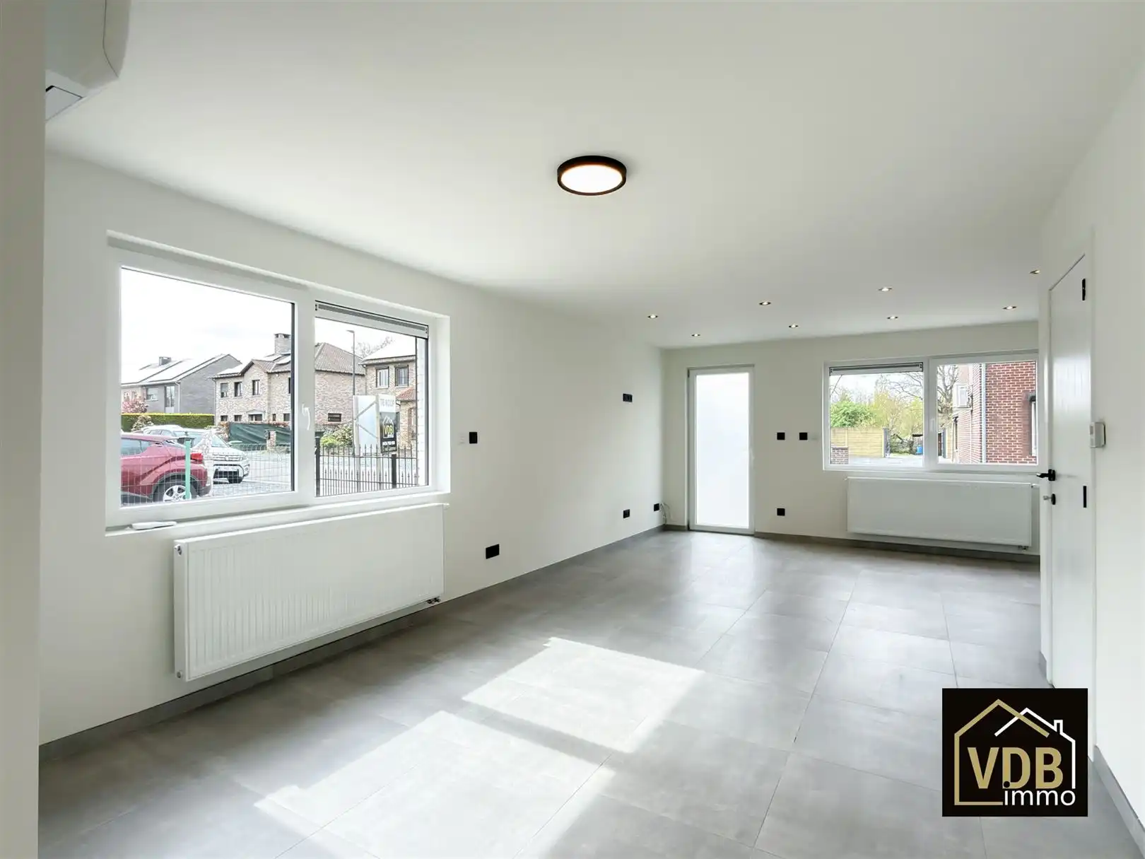 HALF OPEN BEBOUWING MET 4 SLAAPKAMERS EN GROTE GARAGE foto 10