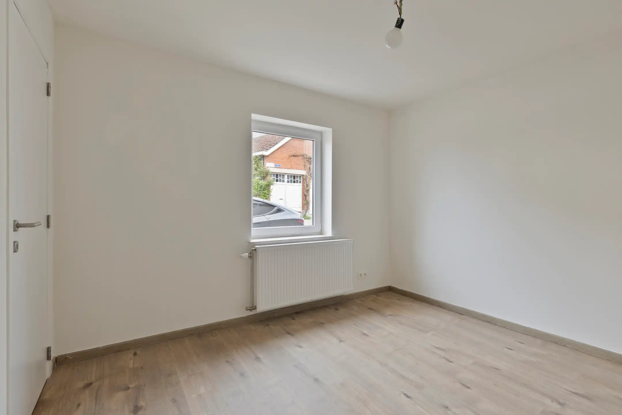 Volledig gerenoveerd gelijkvloers appartement met terras foto 7