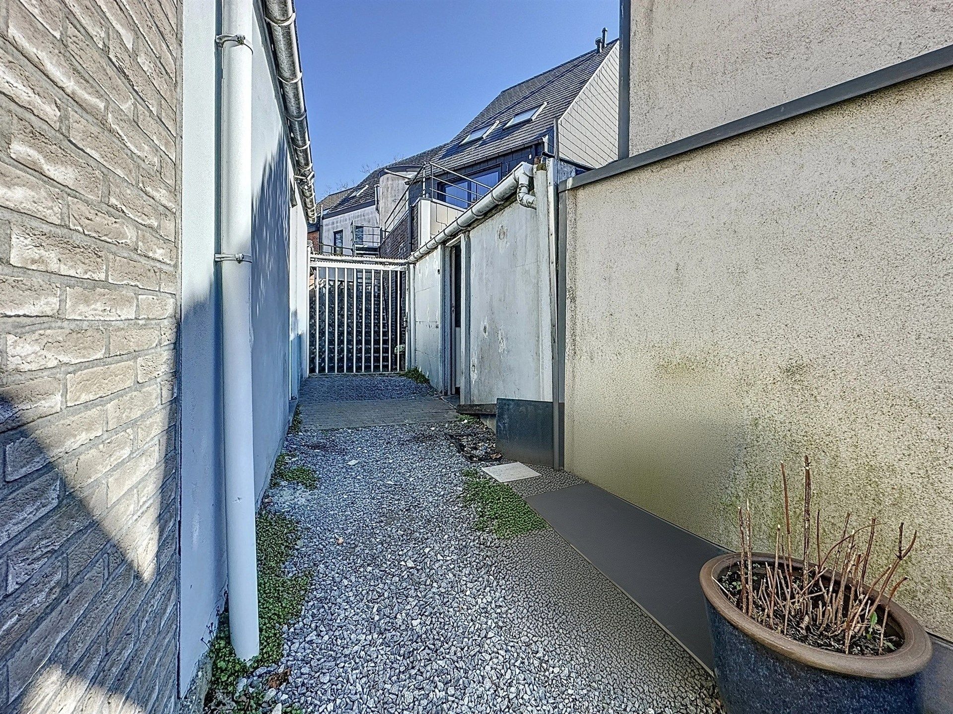 Commerciële ruimte/handelspand gelegen in hartje Belsele. foto 14