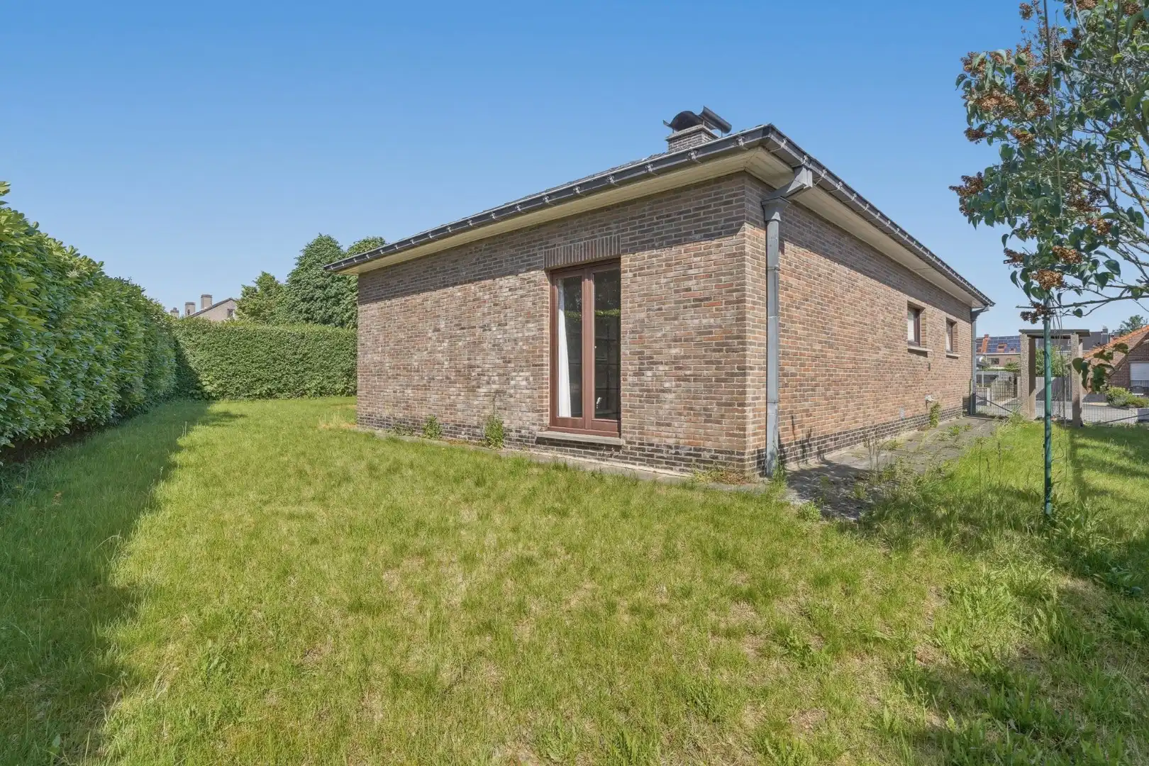 Vrijstaande bungalow met 3 slaapkamers, ruime garage en zonnige tuin foto 21