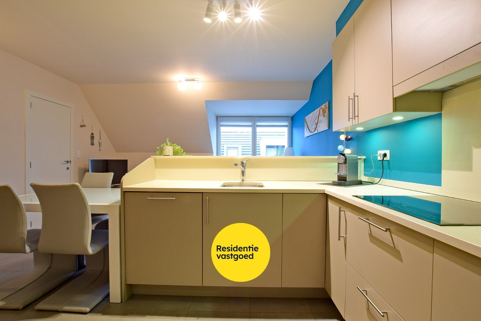 Instapklaar duplex appartement met uitzicht op het water te Nieuwpoort.  foto 3