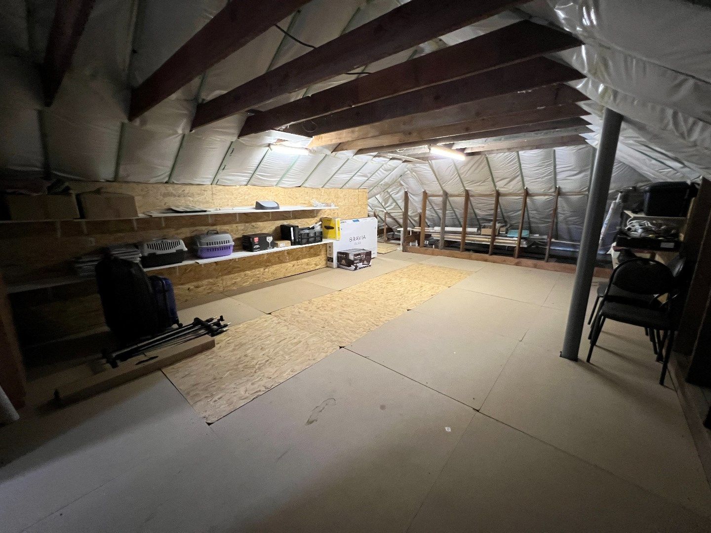 ALLEENSTAANDE WONING MET 4 SLPKS, GARAGE, CARPORT EN TUIN foto 16