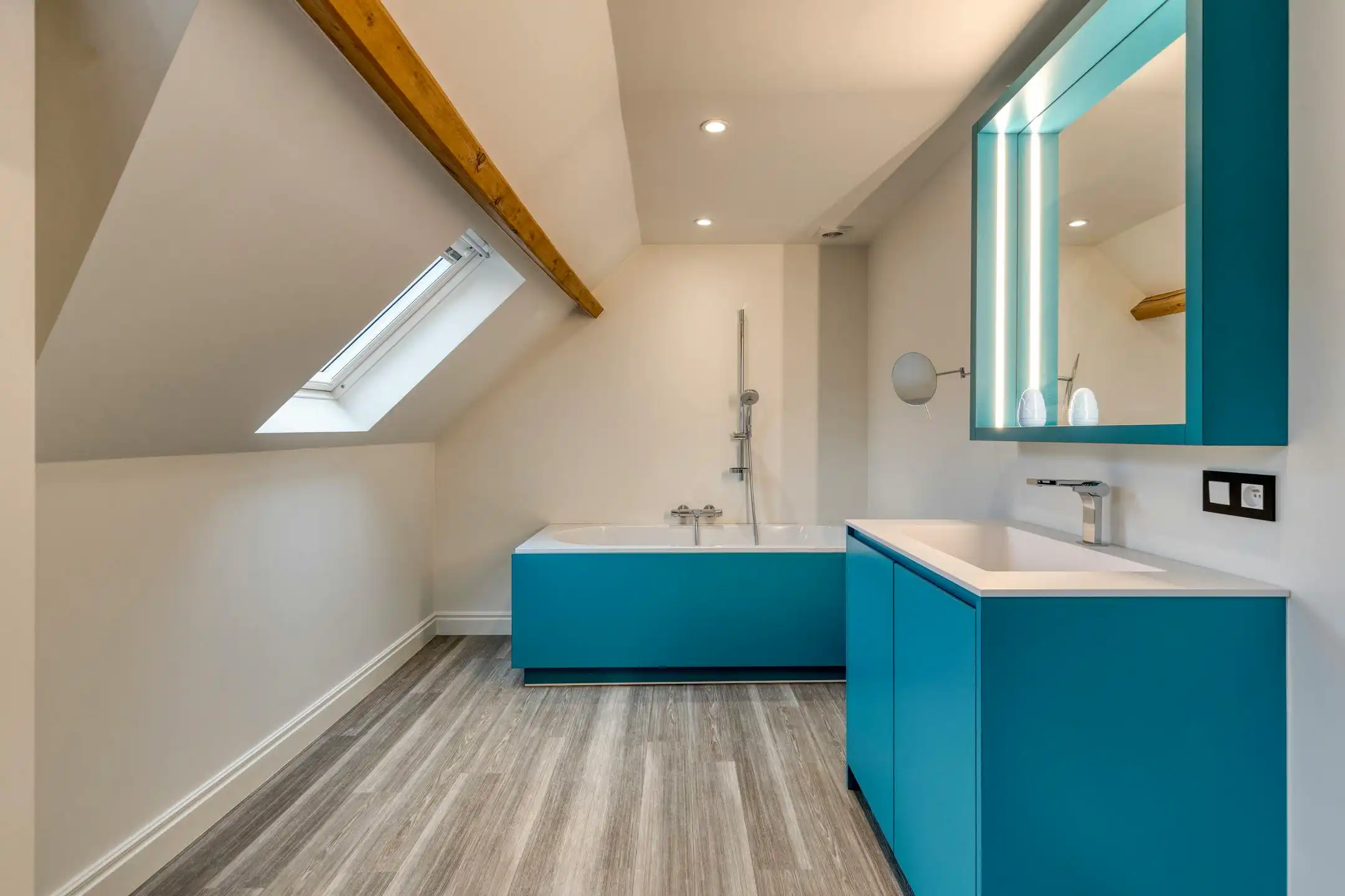 Klassevol huis met 5 slaapkamers, 3 badkamers, garage en ruime tuin te Sint-Kruis (Brugge) foto 19