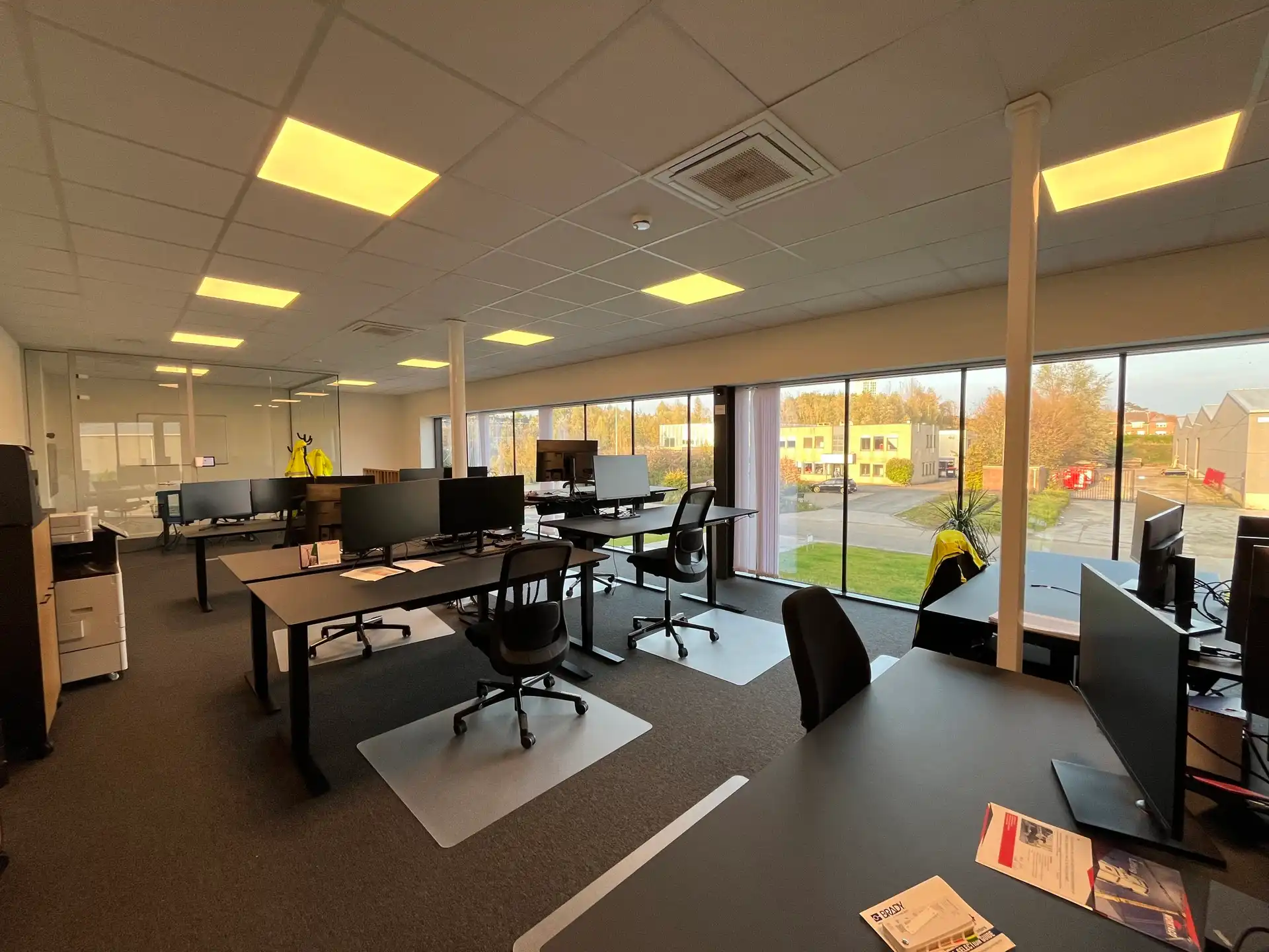 Nieuwbouw magazijn 332m²  met instapklare kantoren 170m² foto 7