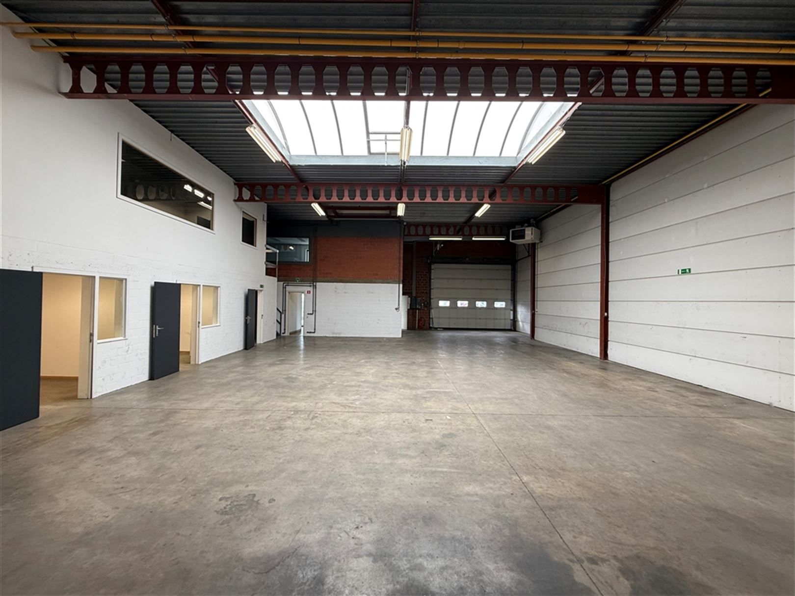 Instaplaar Magazijn met ingebouw kantoor te Lummen foto 5