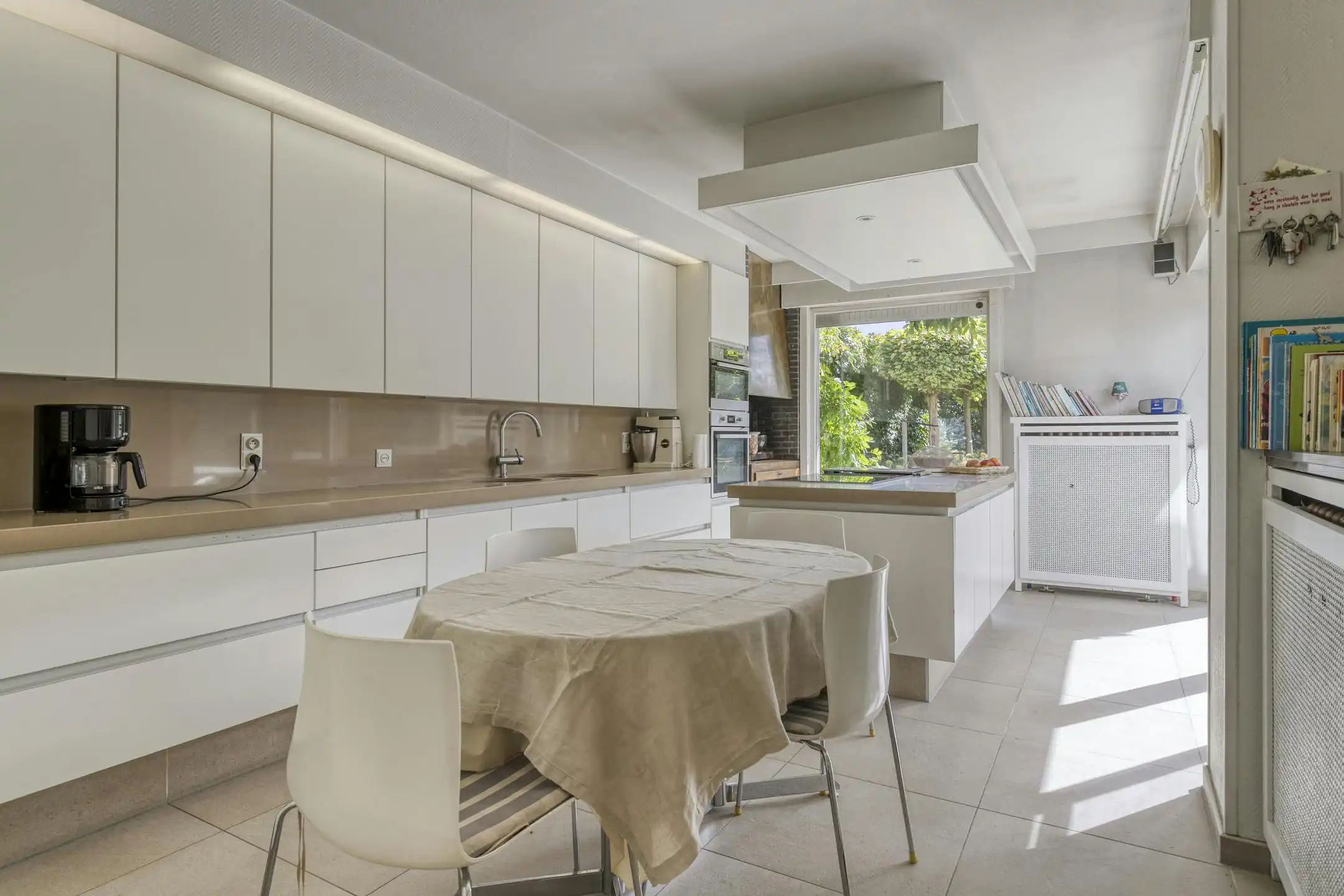 Aangenaam huis met 4 kamers te koop in centrum Beveren-Leie foto 8