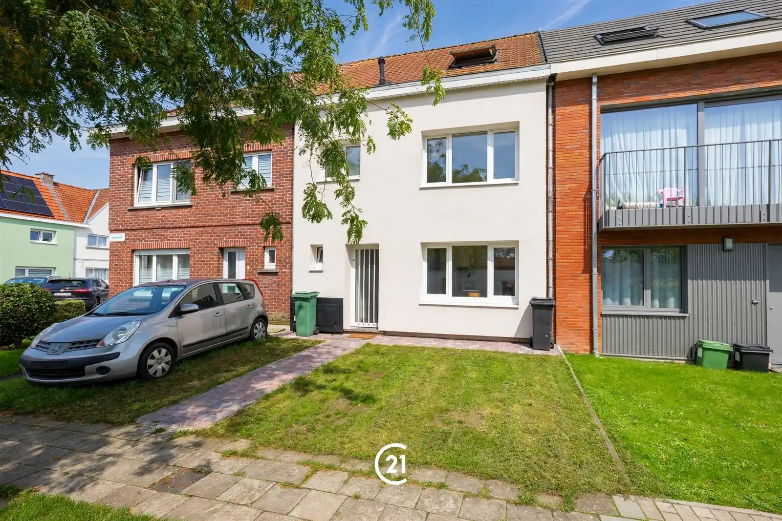 Instapklare woning met tuin nabij centrum Ninove foto {{pictureIndex}}
