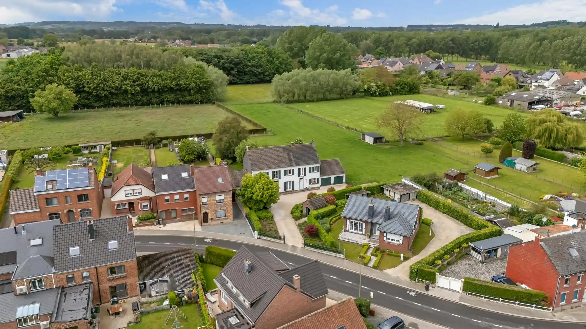 Charmewoningen met aanpalende weide te koop te Pajottegem! foto 3