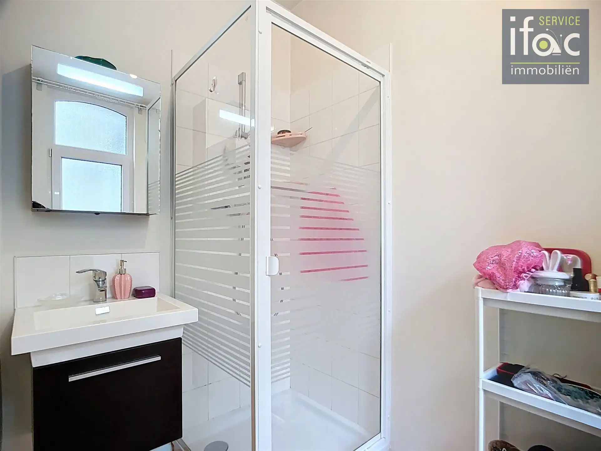 Geweldig één slaapkamer appartement in Schaarbeek foto 13