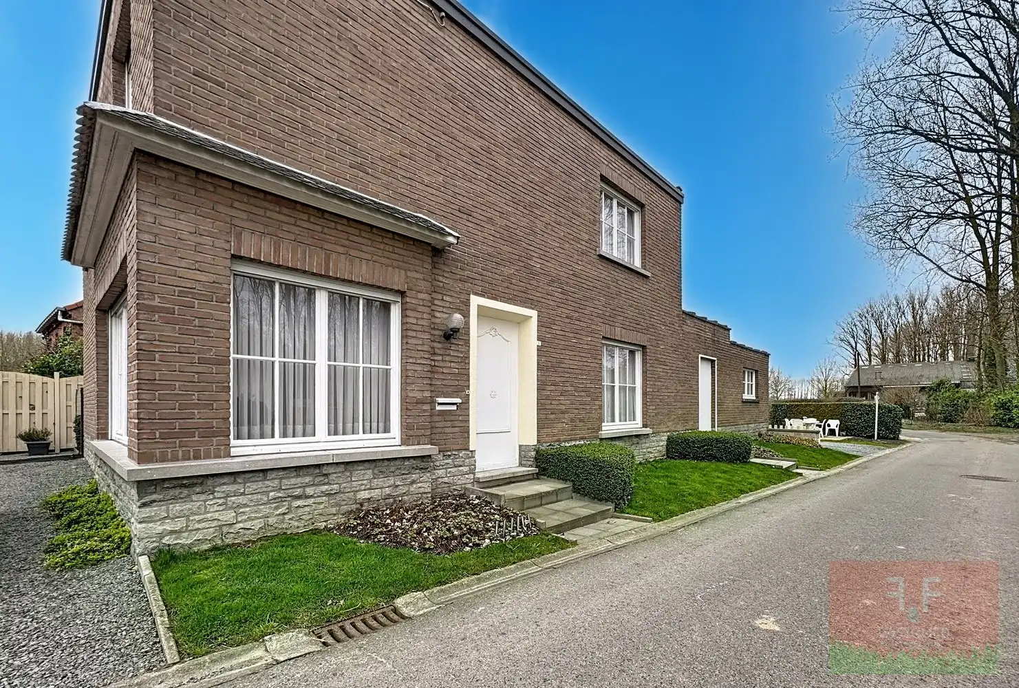 Open gezinswoning met ruime slaapkamers, garage en open tuin te Vlierzele foto 29