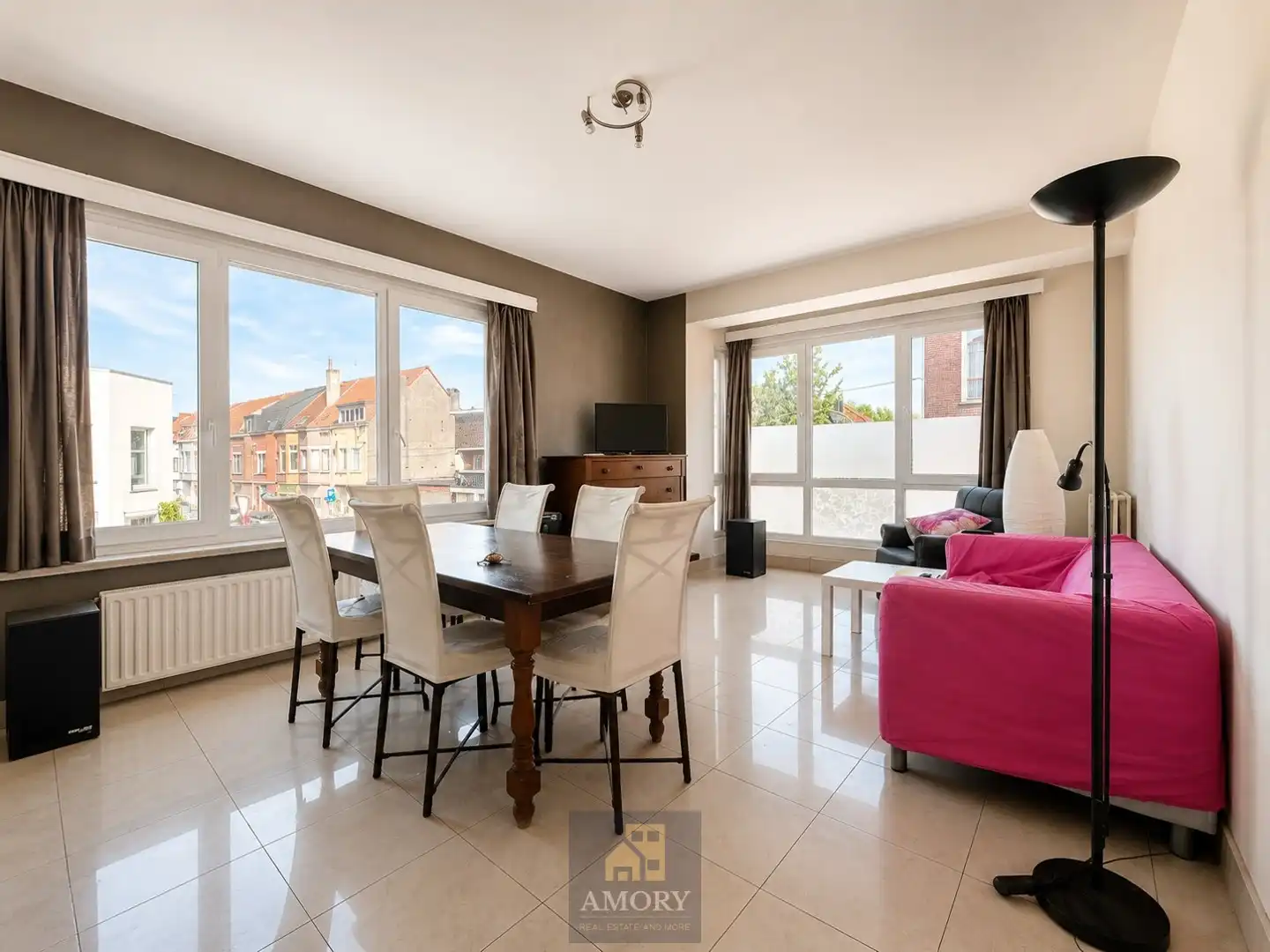 Zonnig hoek-appartement met 2 ruime slaapkamers! foto 2