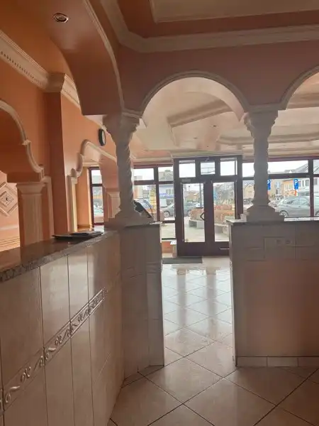 Handelspand met woonst op een strategische ligging. foto 8