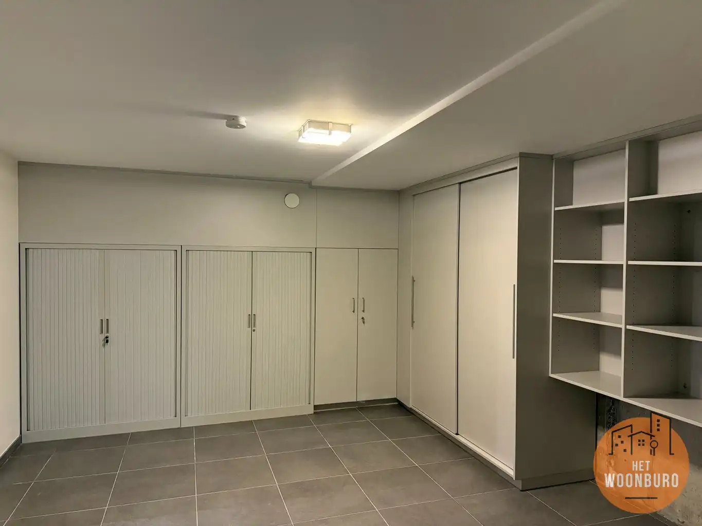 Woning halfopen bebouwing met garage, ruime kelder en tuin foto 19