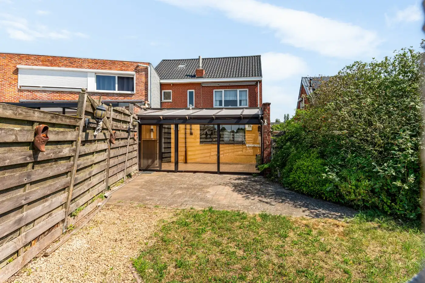 Grote, goed onderhouden, te renoveren woning met 3 slpk., garage en tuin foto 22
