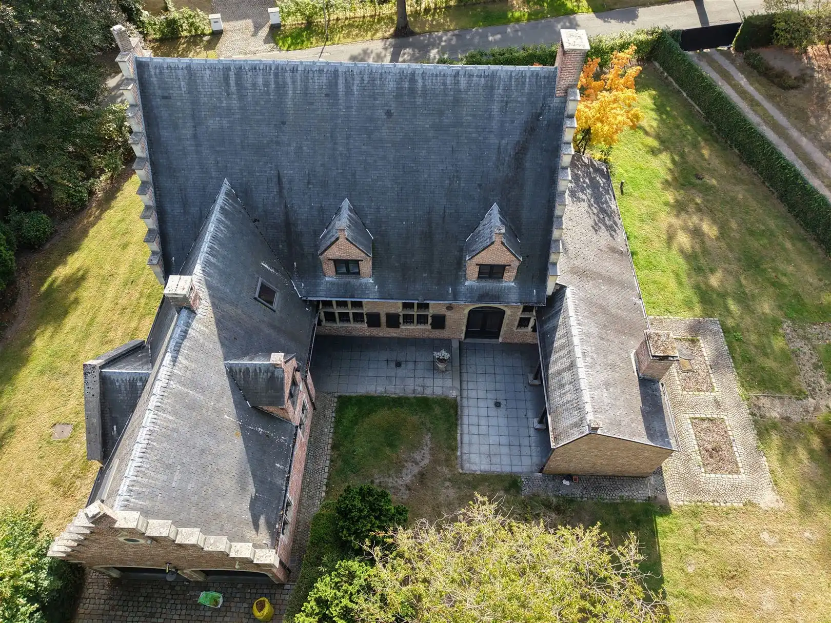 Ruime villa in residentiele wijk foto 3