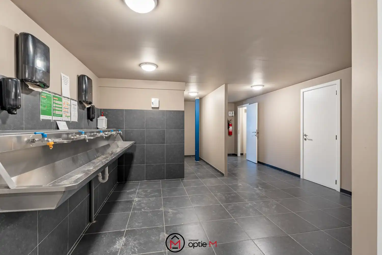 Werkplaats met loods en kantoor te koop in Bilzen foto 16