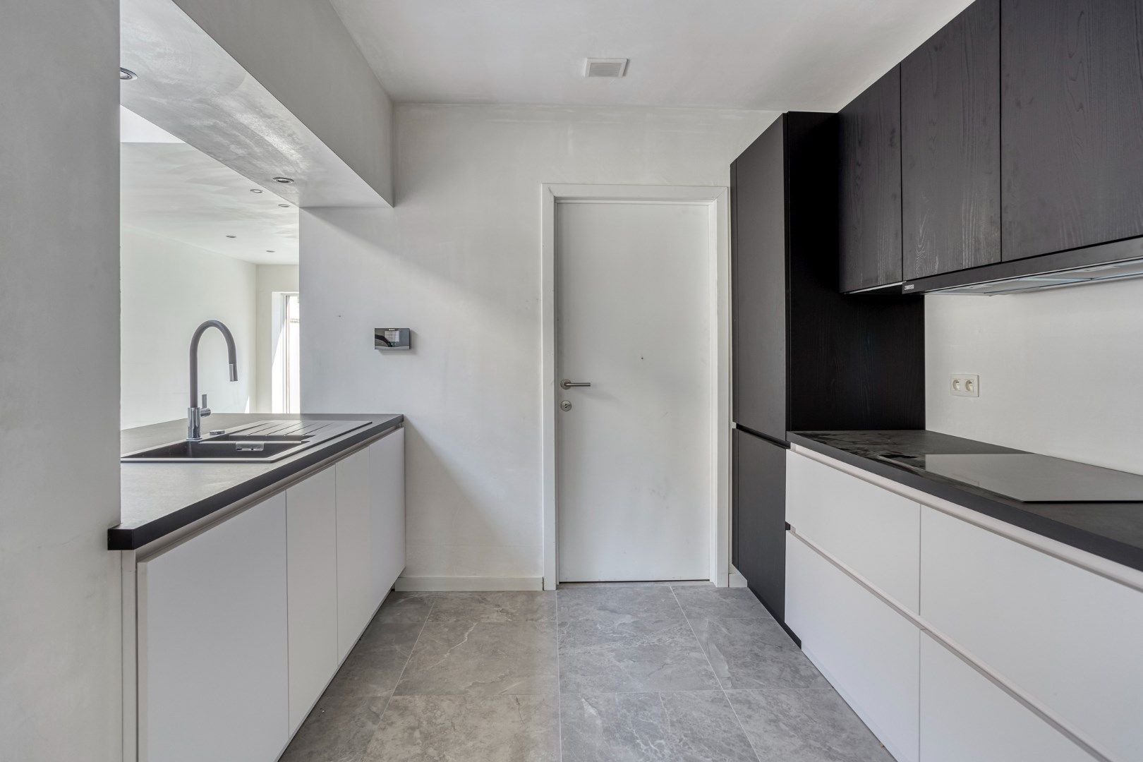 Volledig gerenoveerde woning met 3/4 slpks te Sint-Jozef-Olen ! foto 9