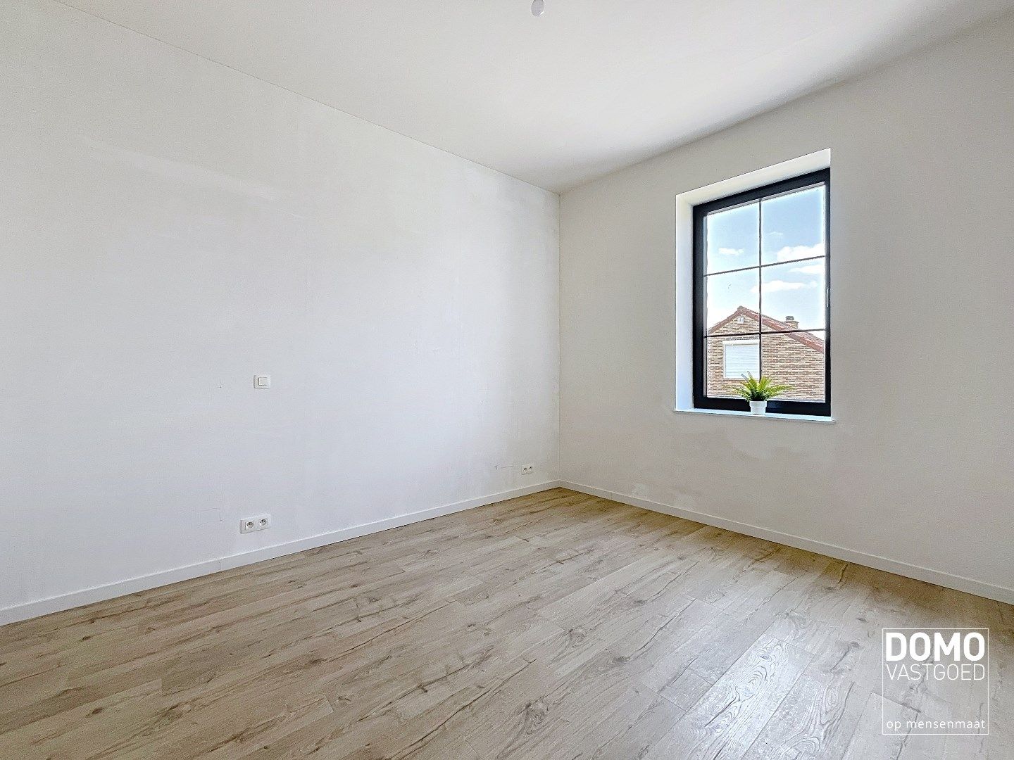 PRACHTIG GERENOVEERDE, LICHTRIJKE WONING MET 3 SLAAPKAMERS, 2 BADKAMERS, EEN ZONNIGE TUIN EN 2 PARKEERPLAATSEN TE GINGELOM (MIELEN-BOVEN-AALST)   foto 23