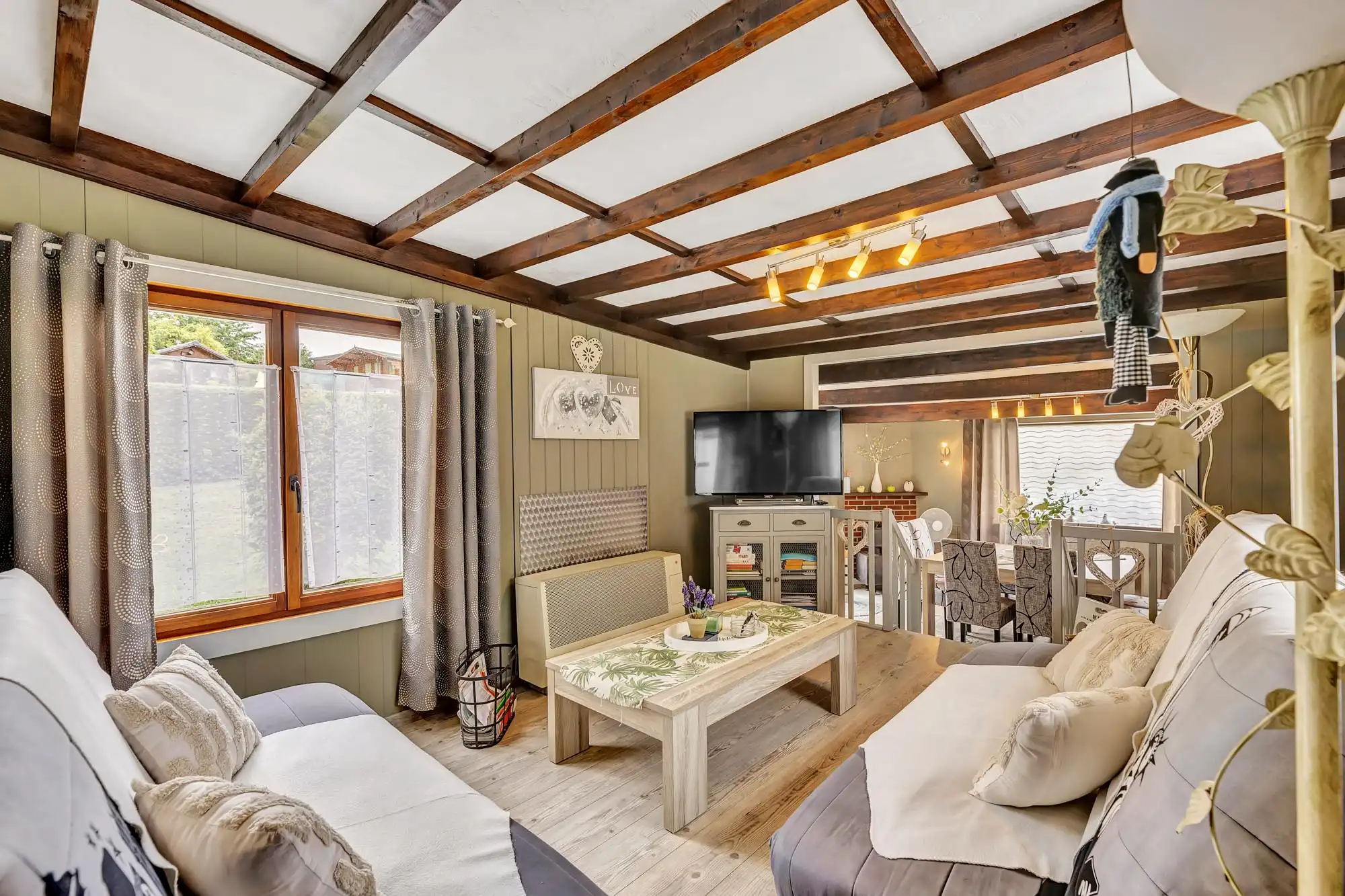 Instapklare bungalow te koop met grote tuin foto 2
