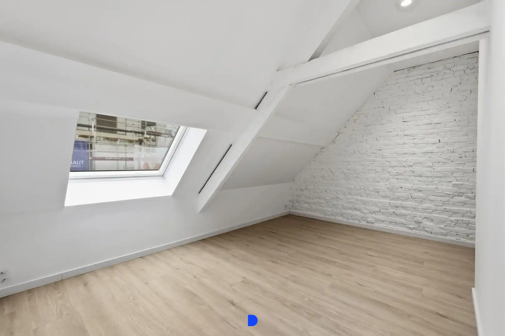 Stijlvol gerenoveerde woning met lichtrijke leefruimtes en tuin foto 19