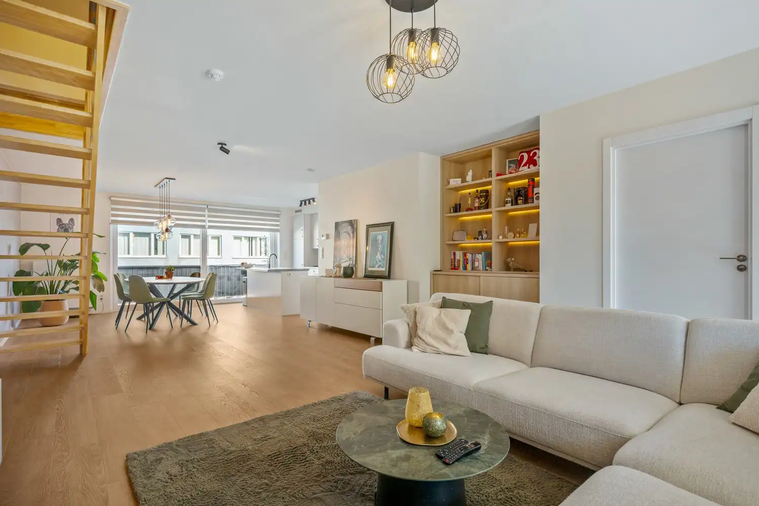 Recent ruim duplex appartement met 2 slpkrs en terras te Schriek foto 3