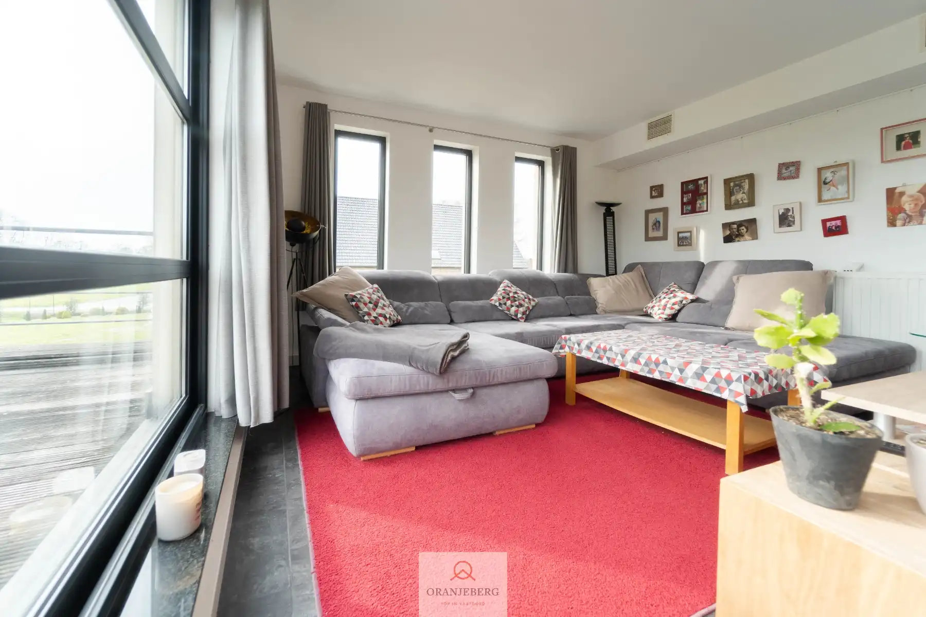 Magazijn met kantoor en woonst foto 9