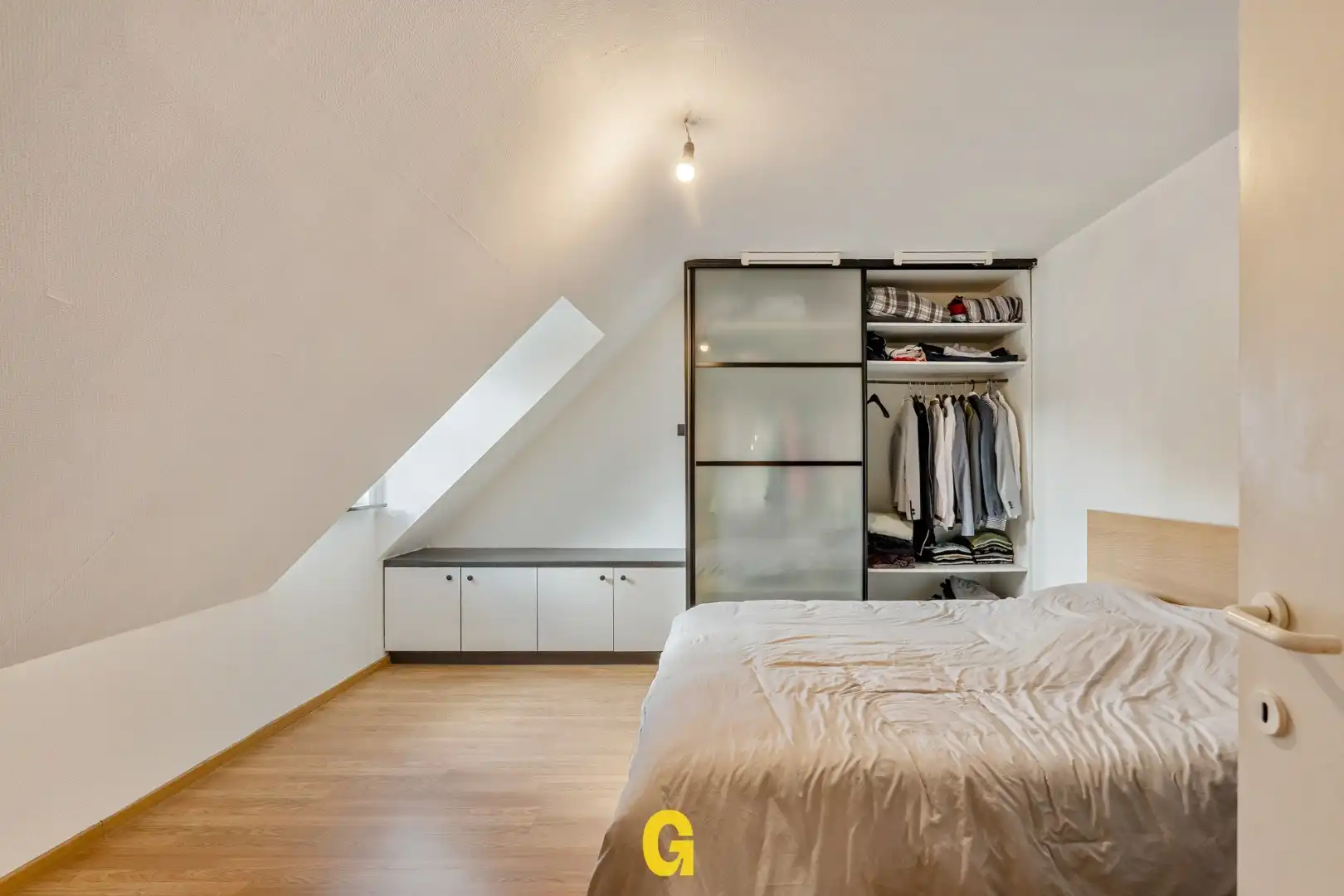 Degelijke halfopen woning met 4 slaapkamers, bureel en ruime tuin met blijvend vrij uitzicht foto 23