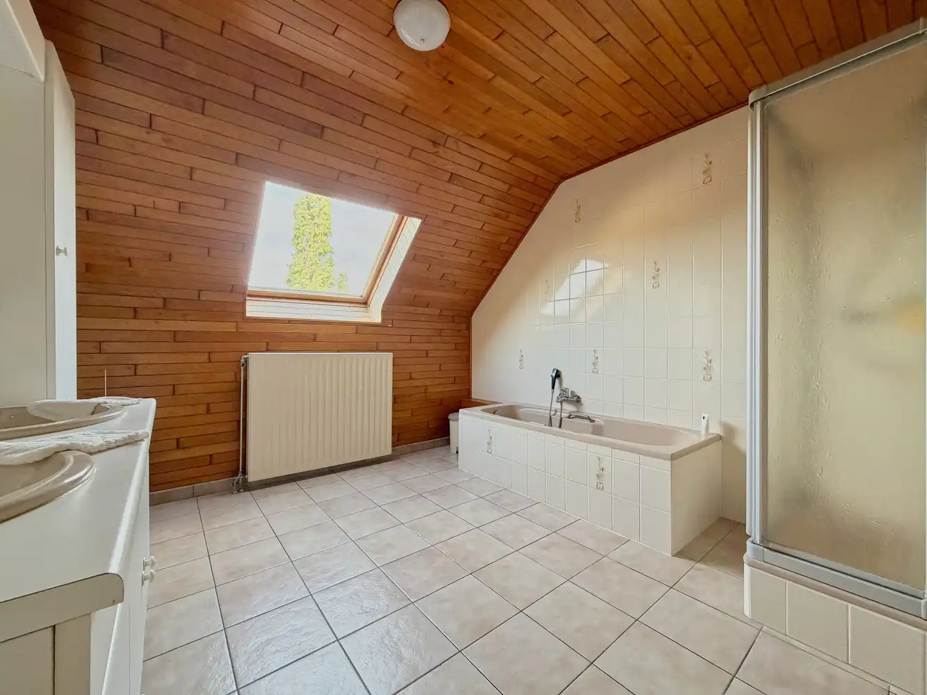 Ruime, lichtrijke gezinswoning (5 slpks) +tuin (1369m²) foto 12