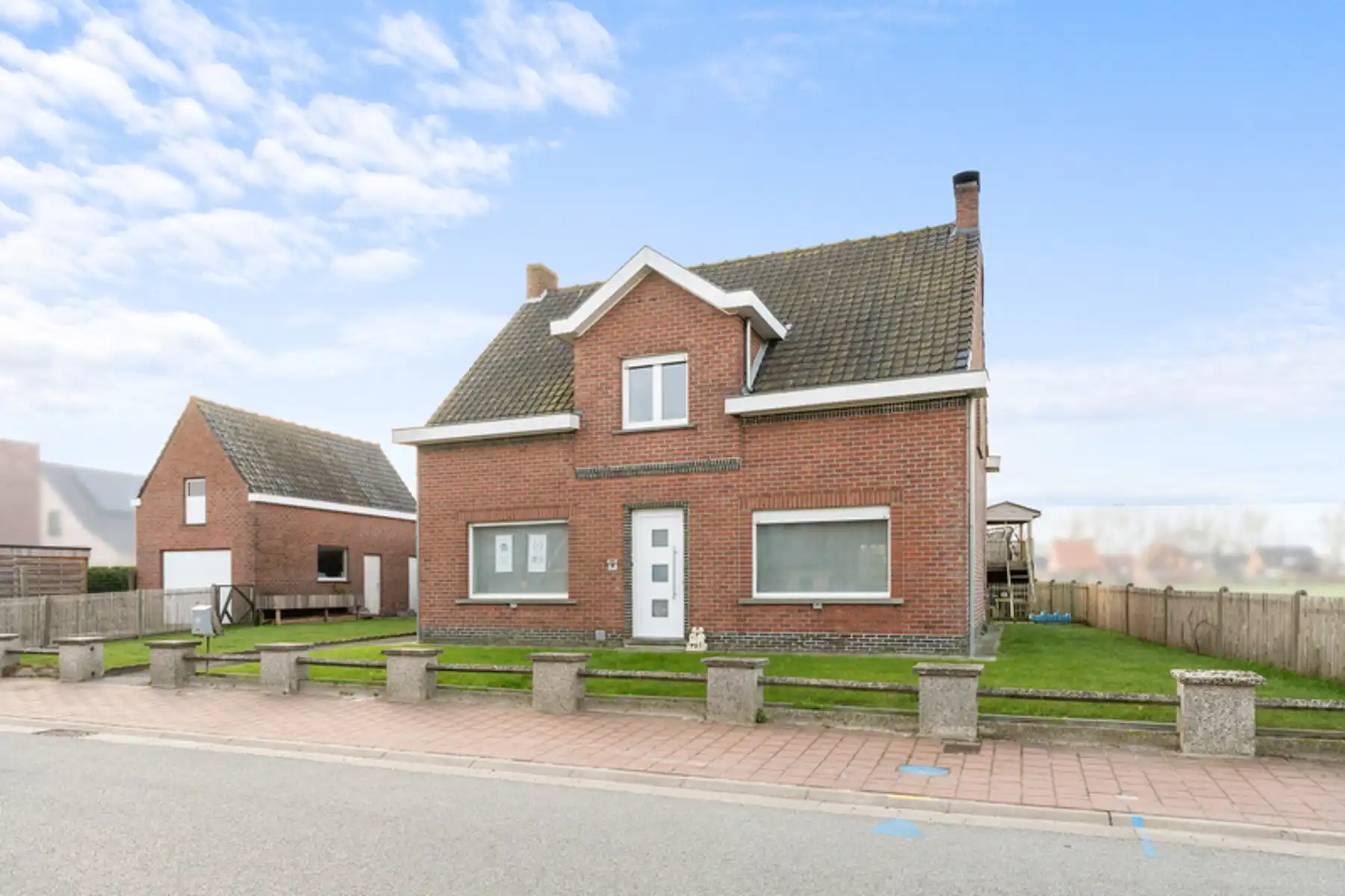 Rustig gelegen alleenstaande woning met tuin en garage. foto 4