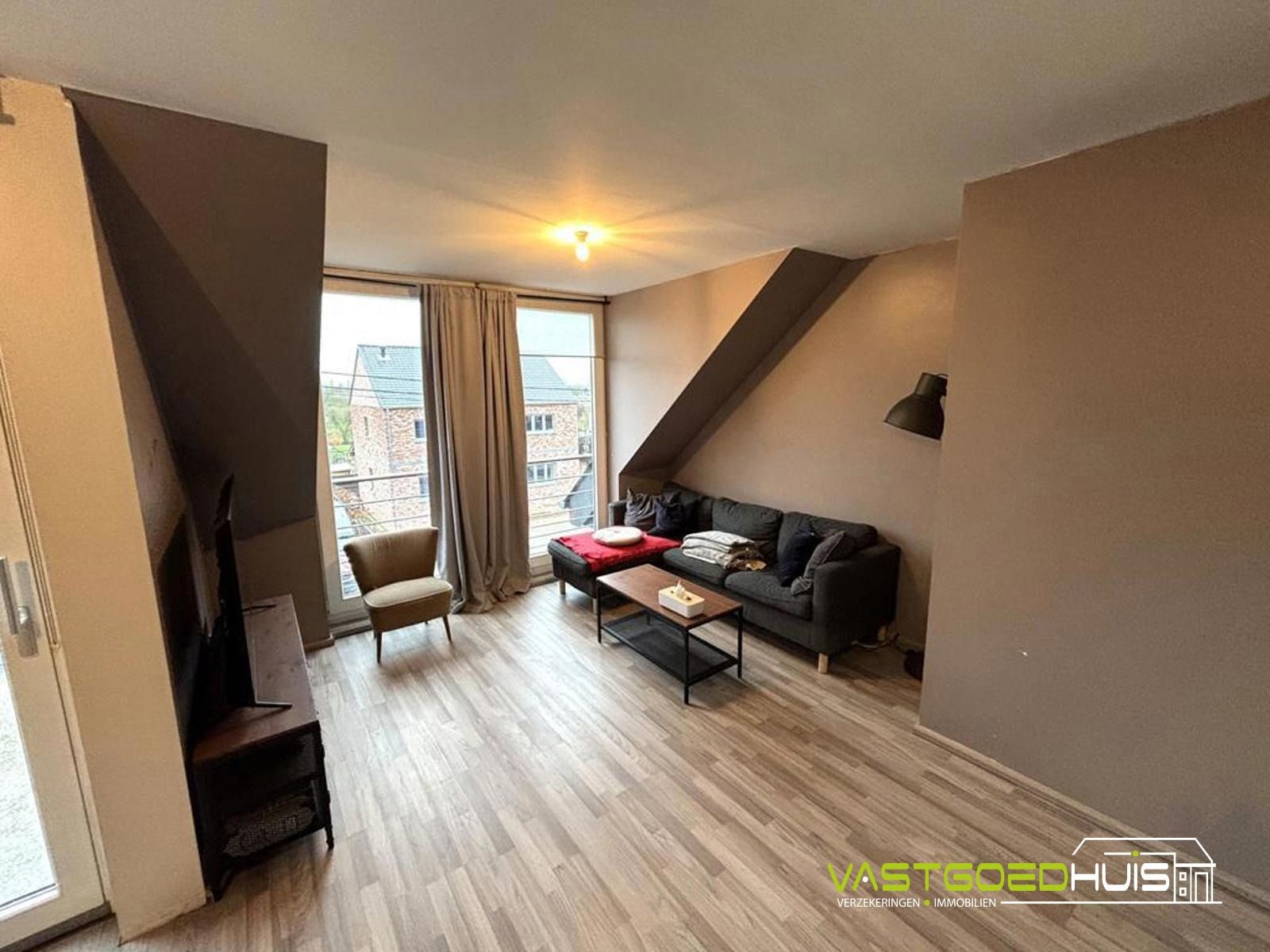 Hedendaags appartement met garage, terras en autostaanplaats foto 12