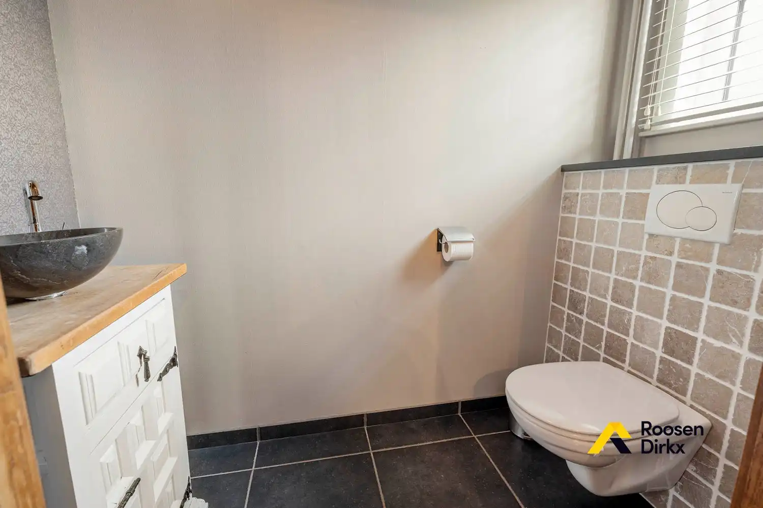 Solide woning met  4 slaapkamers en ruime garage op perceel van 734m² foto 15